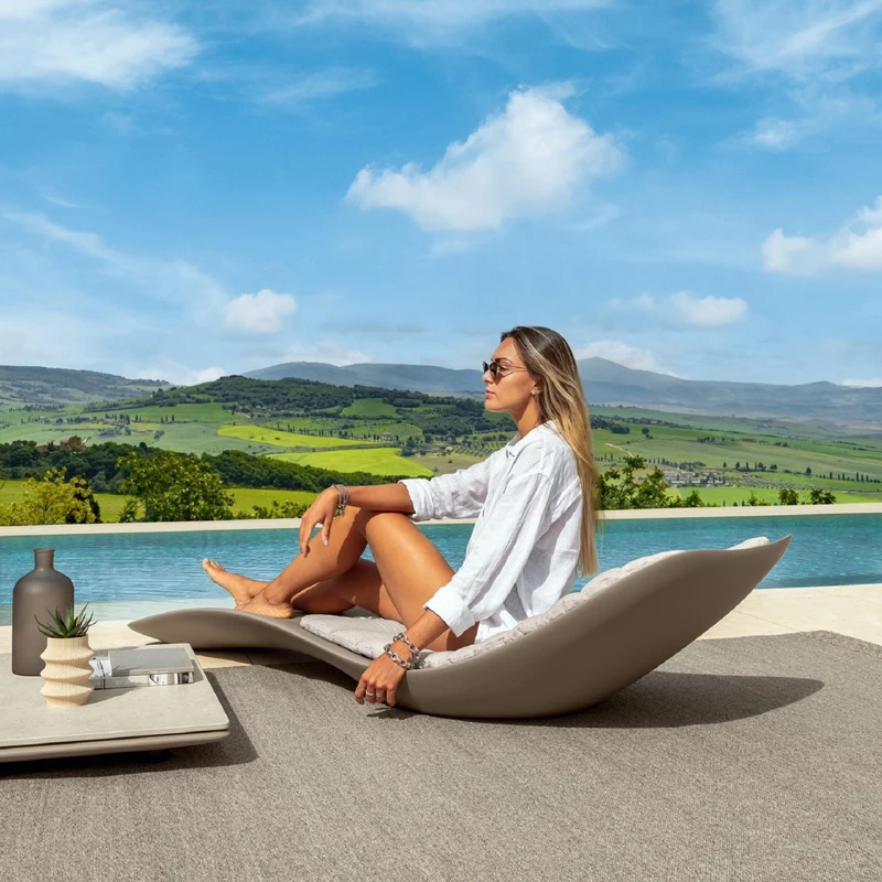 Refined Custom Outdoor Fiberglass Swimming Pool Ledge Chaise Lounger In Pool Lounge Chair In Water Beach Sun Lounger