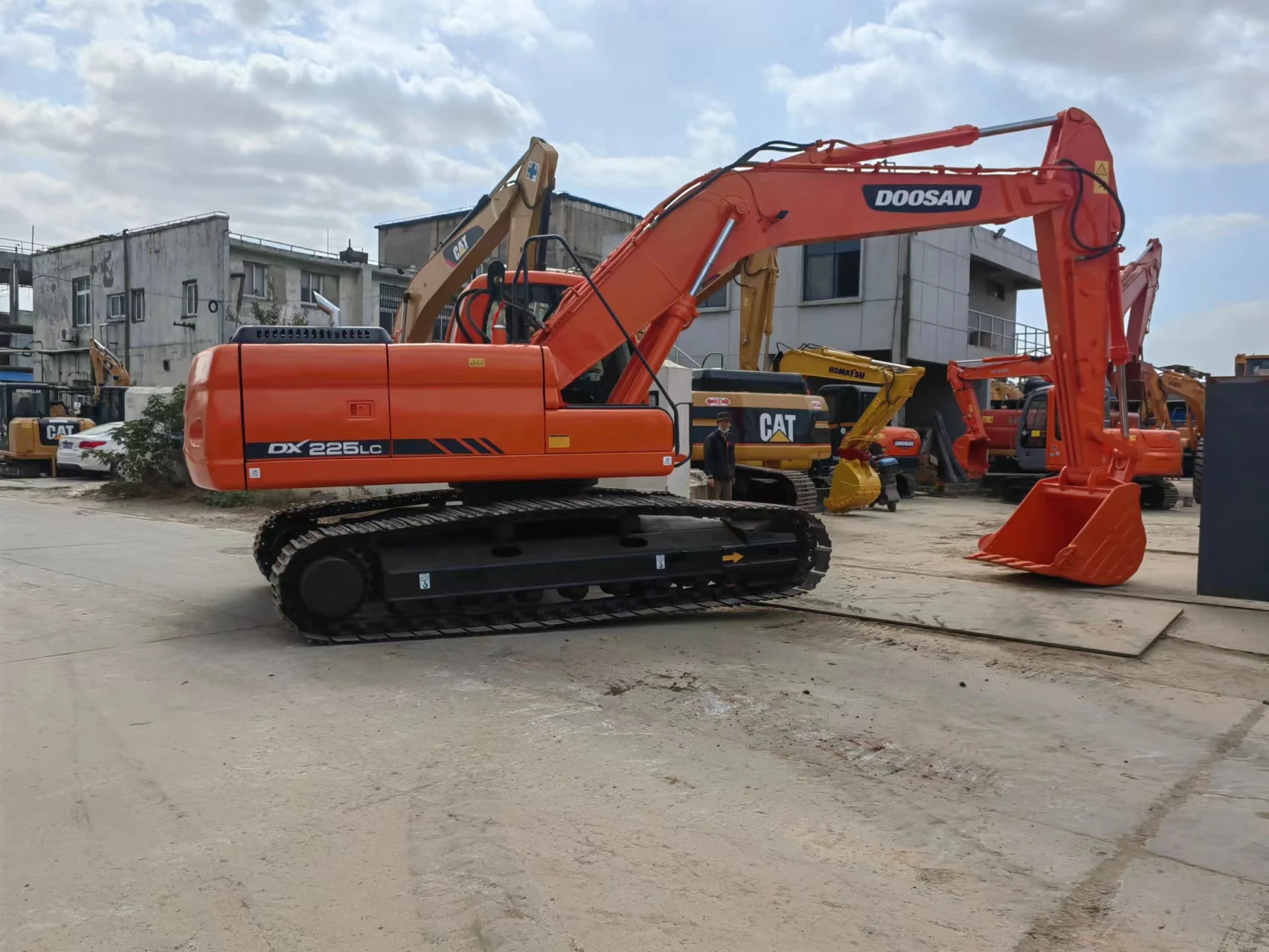 Doosan Used DX225 hydraulic Crawler Excavator 25 tons CE approval meet Euro V emission retro excavator