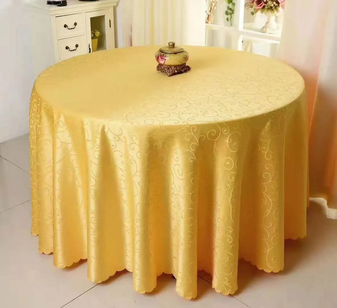 China factory special polyester crochet solid color washable tablecloth for hotel round table
