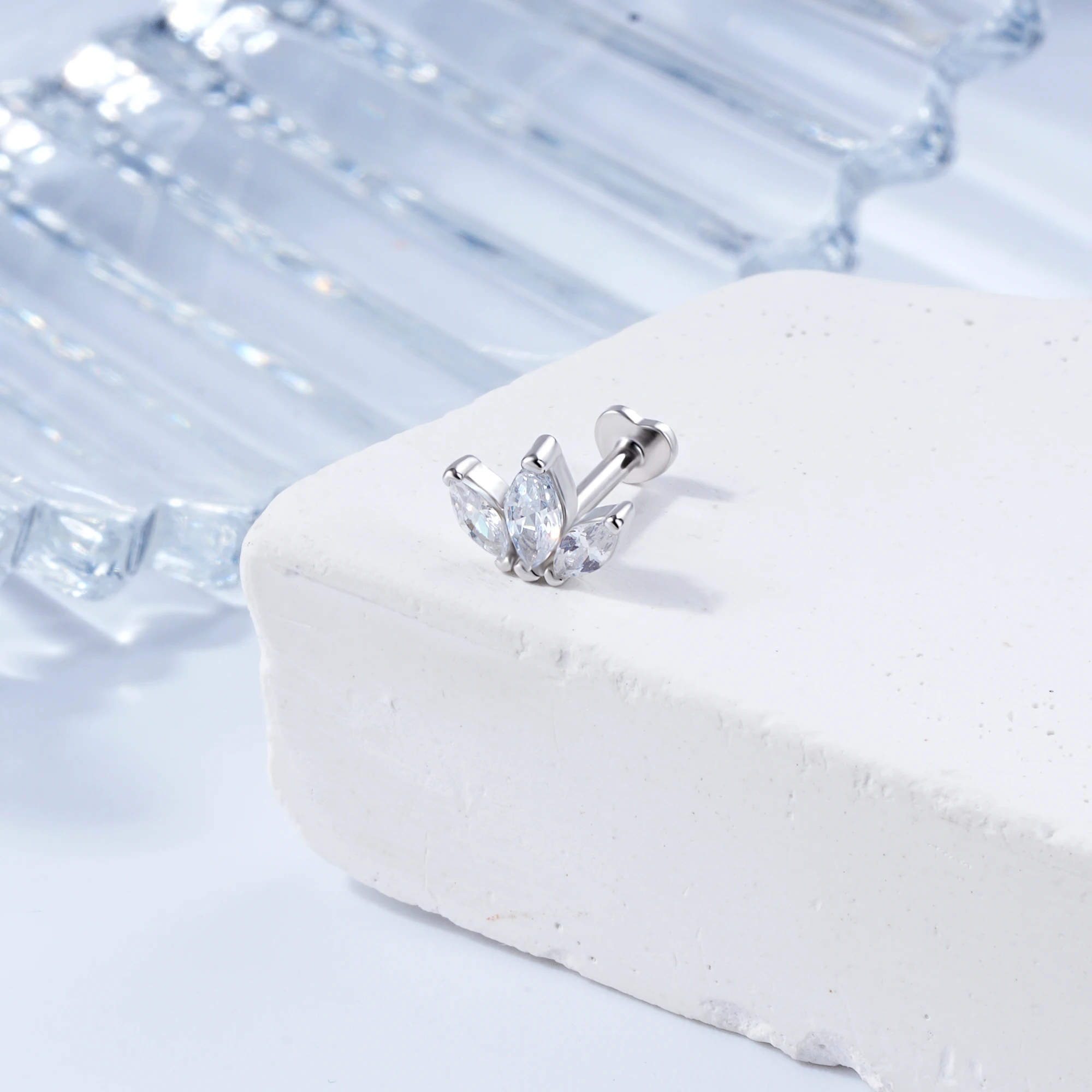 2024 The Latest Design Jewelry Six Prong Set CZ Opal Top Internally Threaded Silver Labret Piercing Wholesale