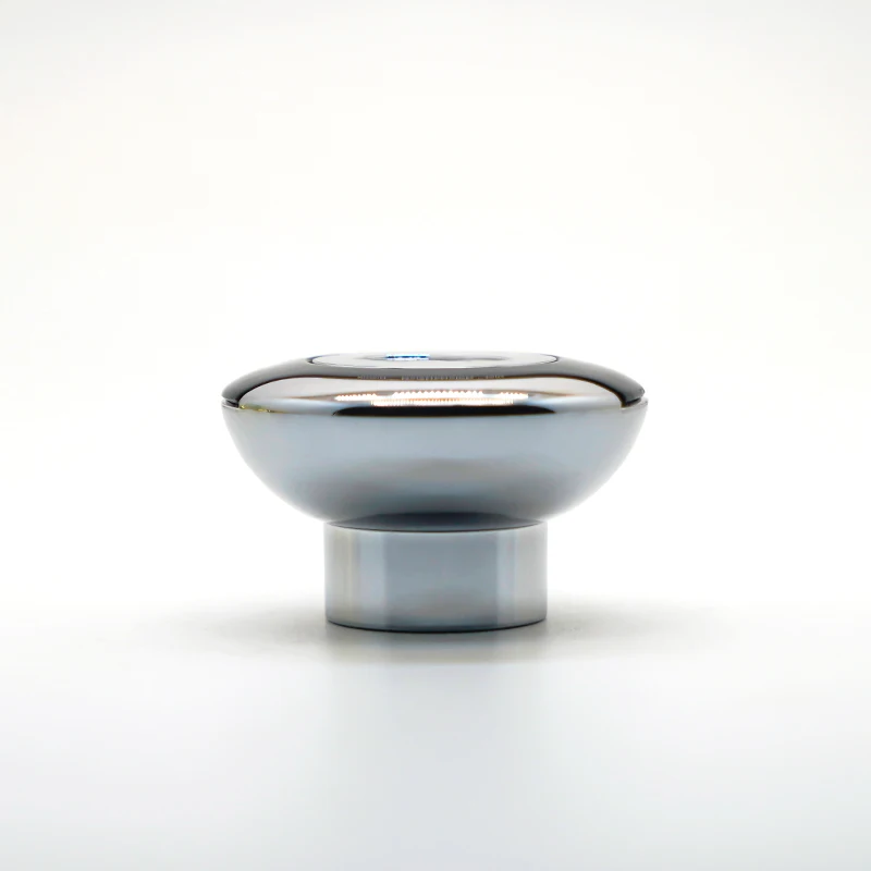 Spot Badge Carved Aluminum Plastic 50ml 100ml Perfume Bottle Silver Round Perfume Cap