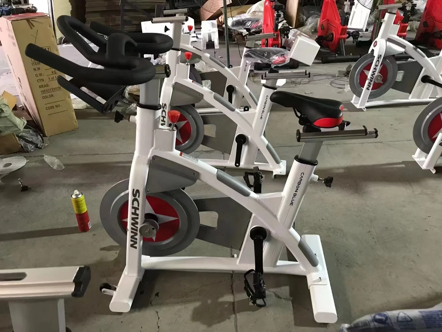 OEM/ODM Commercial Spining Bike Indoor Exercise Bikes Body Fit Fitness Equipment Home Gym Spin Cycle