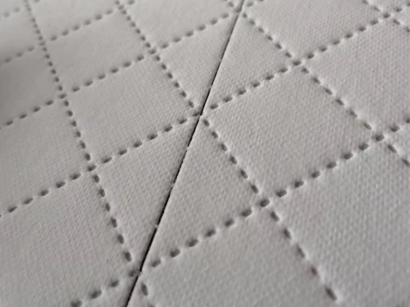 Independent research and development high product effect mattress ultrasonic quilting machine