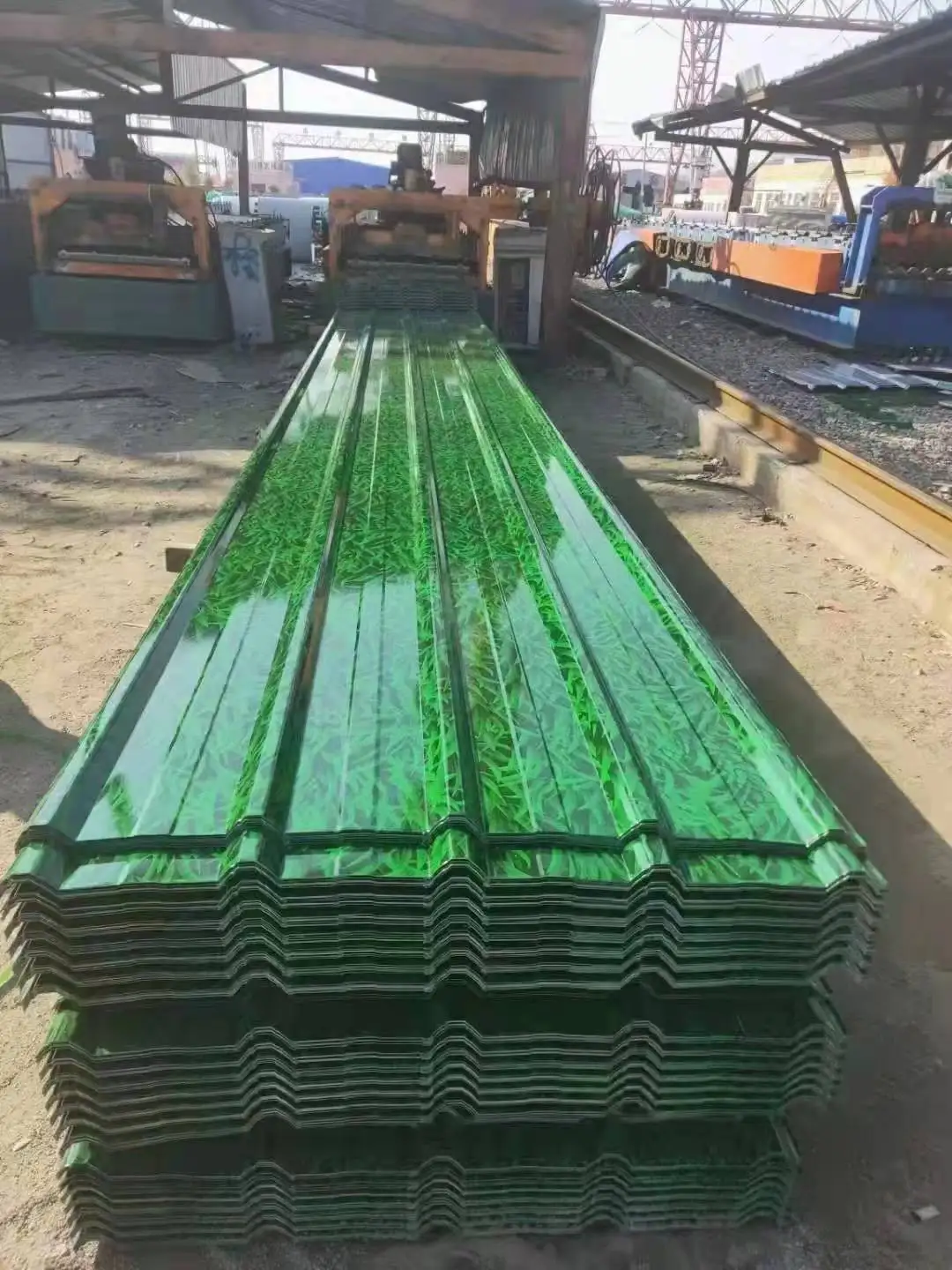 Первоклассный предварительно окрашенный 1 мм оцинкованный металлический кровельный лист ppgi Гофрированный стальной кровельный лист оцинкованная стальная кровля с цветным покрытием