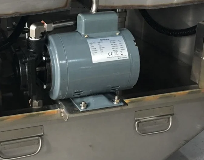 Commercial Three Tanks Gas Deep Fryer With 6 Frying baskets OFG-323