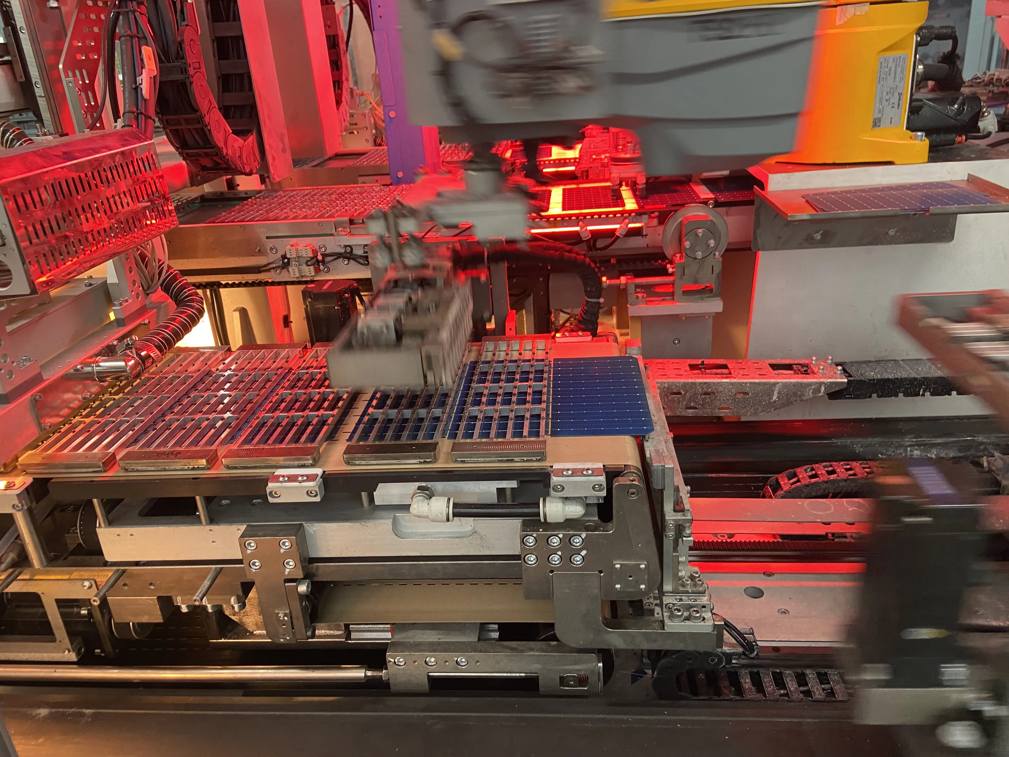 REOO Automatic Solar Cell Soldering stringing machine for solar panel production line support installation, commssion