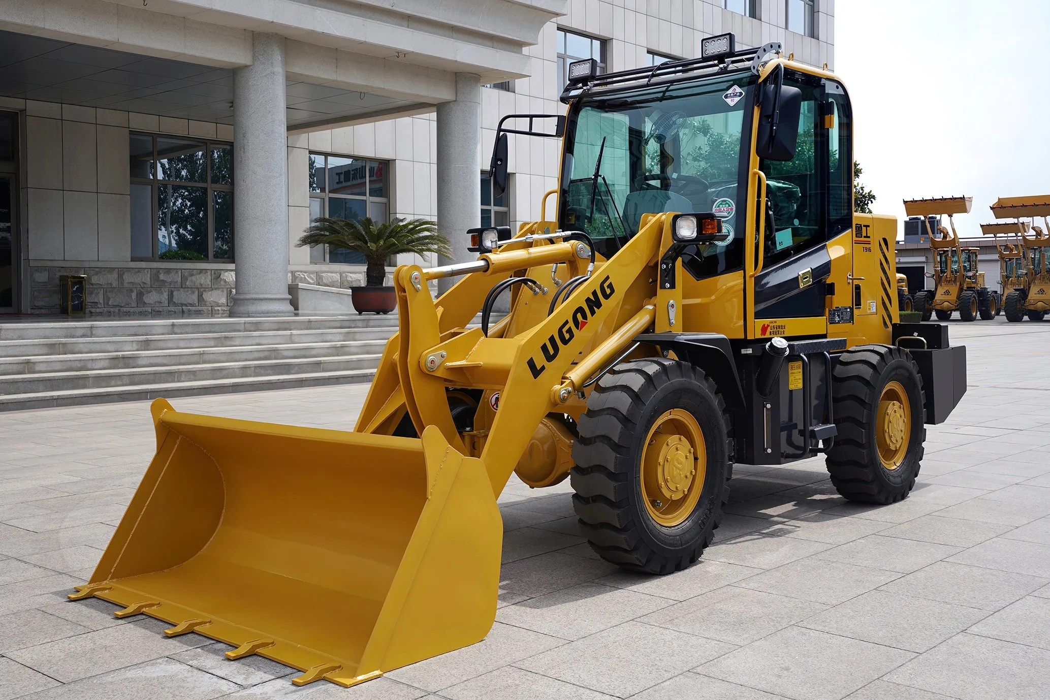 LUGONG T916 Shandong design 4wd CE approved 600kg cheap price mini loaders front end shovel wheel loader