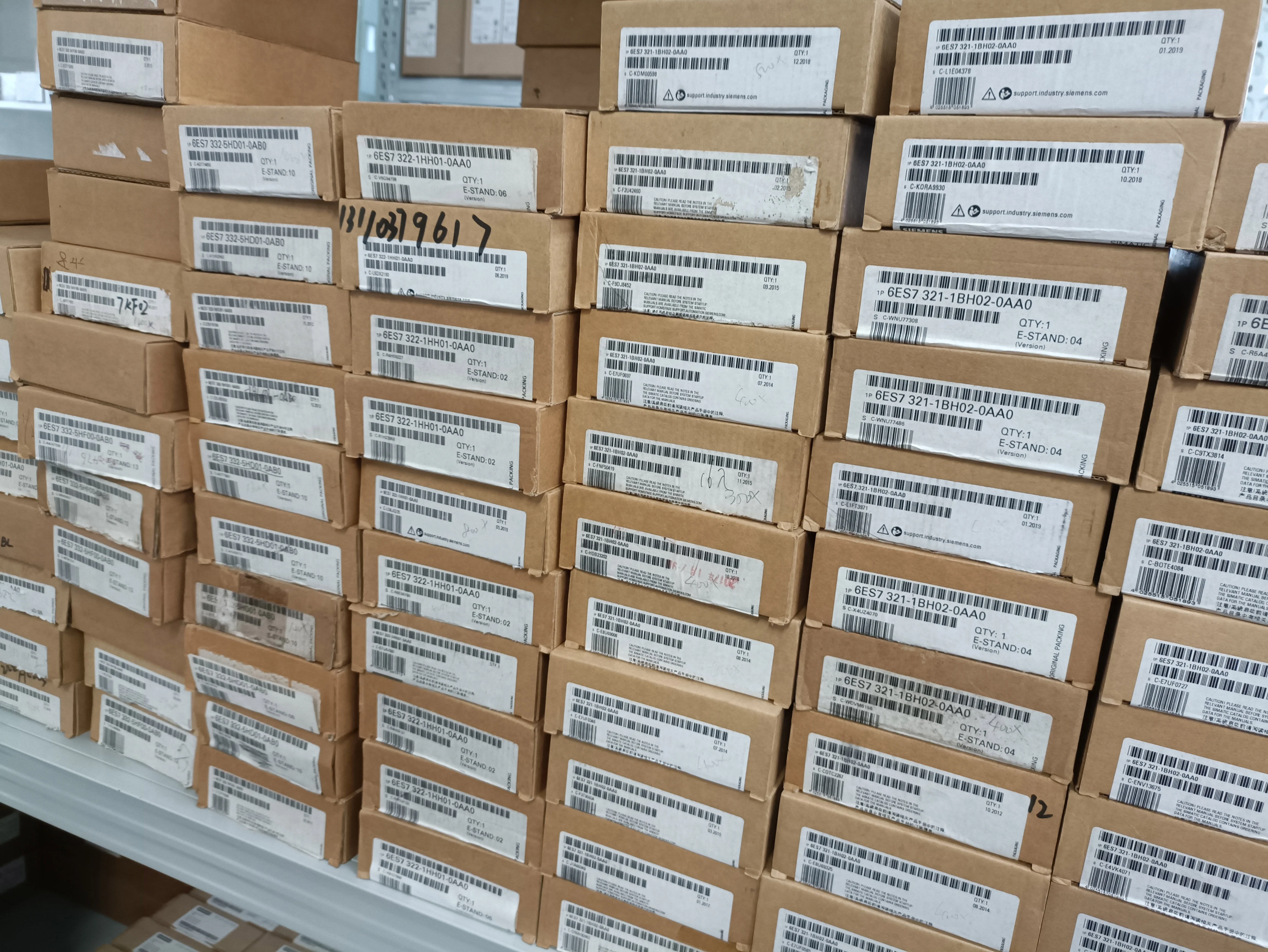 Siemens Brand New HMI Touch Screen 6AV2124-1QC02-0AX1 6AV21241QC020AX1