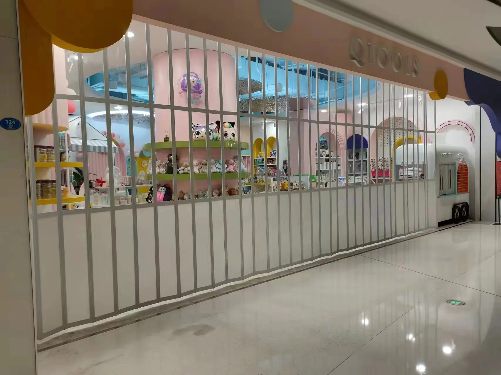 Customizable Modern Sliding Foldable Crystal Door Multi-panel folding door with 8 cm wide polycarbonate panels