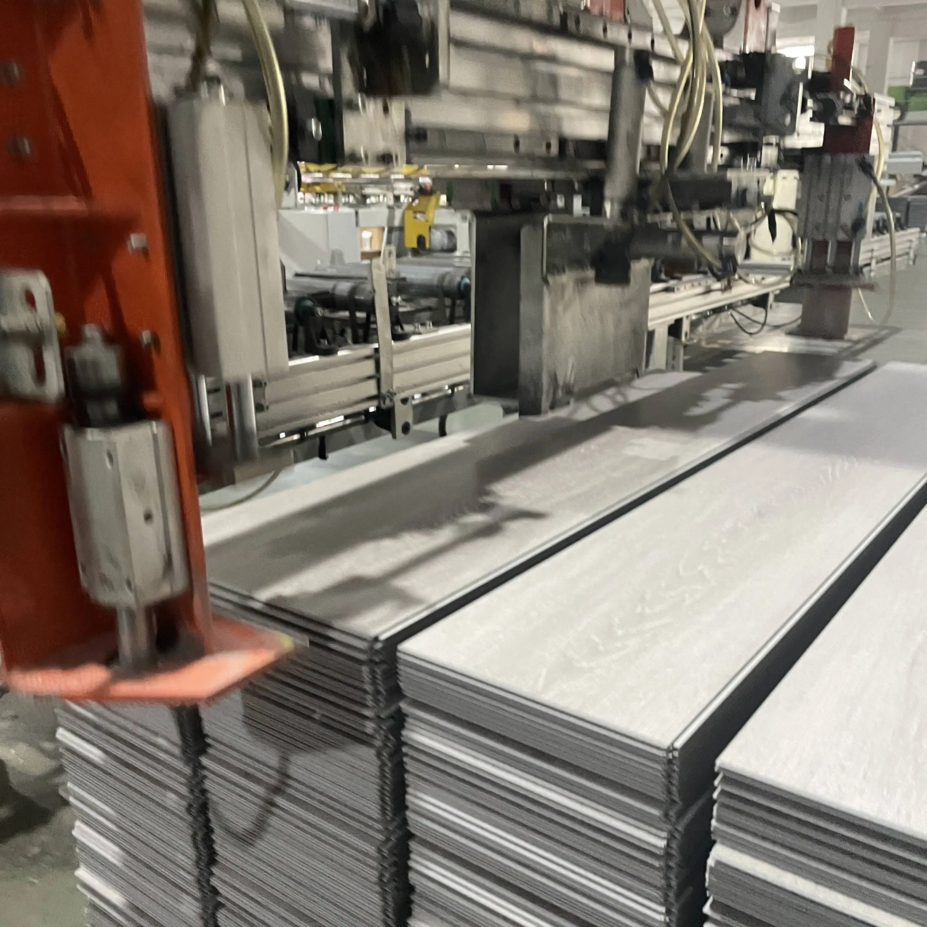 Wholesale Wear resistant Luxury Vinyl flooring LVT LVP SPC WPC Click 5mm waterproof Rigid core SPC tile flooring