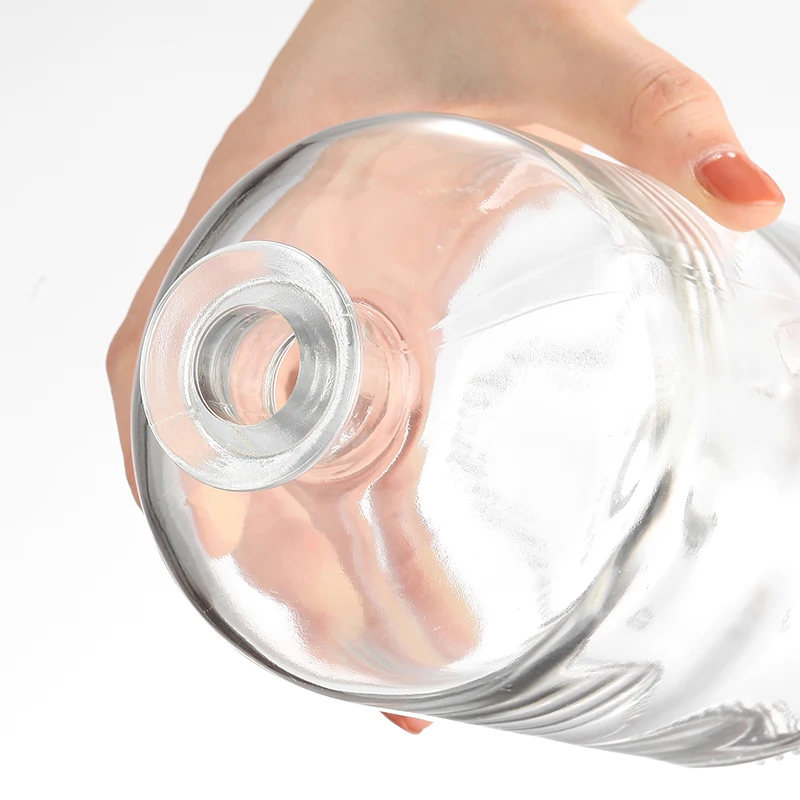 Factory Direct 500ml/750ml/1000ml Super Flint Glass Spirit Bottle with Cork Screw Cap and Carton Packing for Vodka Gin Vodka