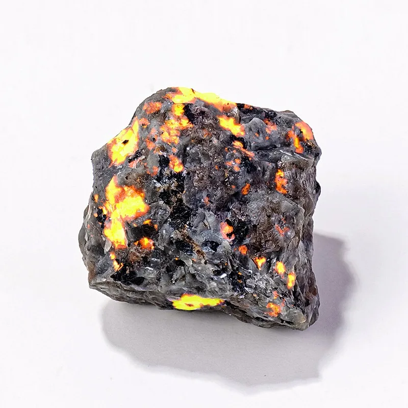 Natural Yooperlite Flame Rough Stone Fluorescence Effect Raw Ore Irregular Mineral Healing Protection Home Decor
