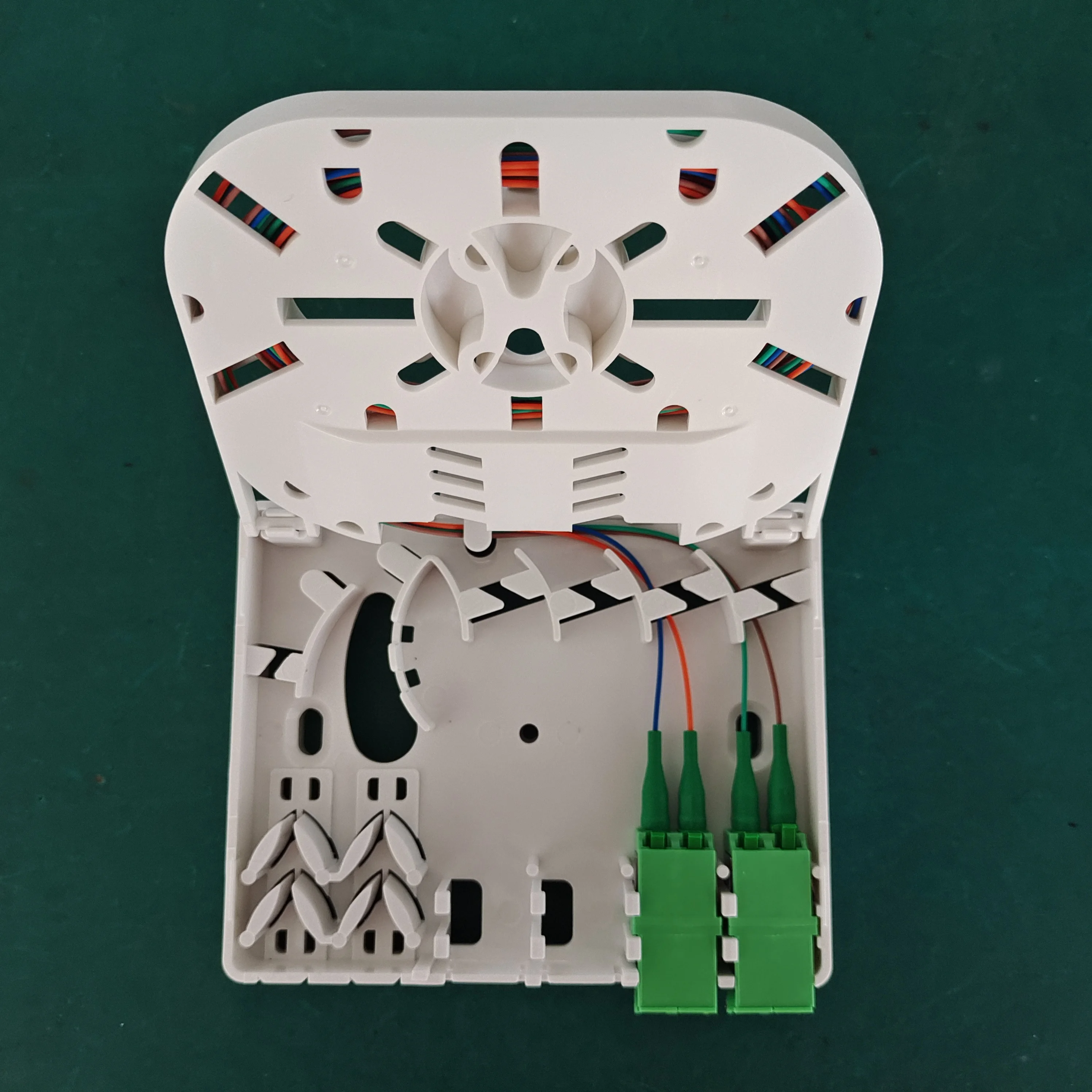 fiber optic equipment mini 4 cores fiber optic  wall mounting terminal  box capacity SC SX /LC DX adapters