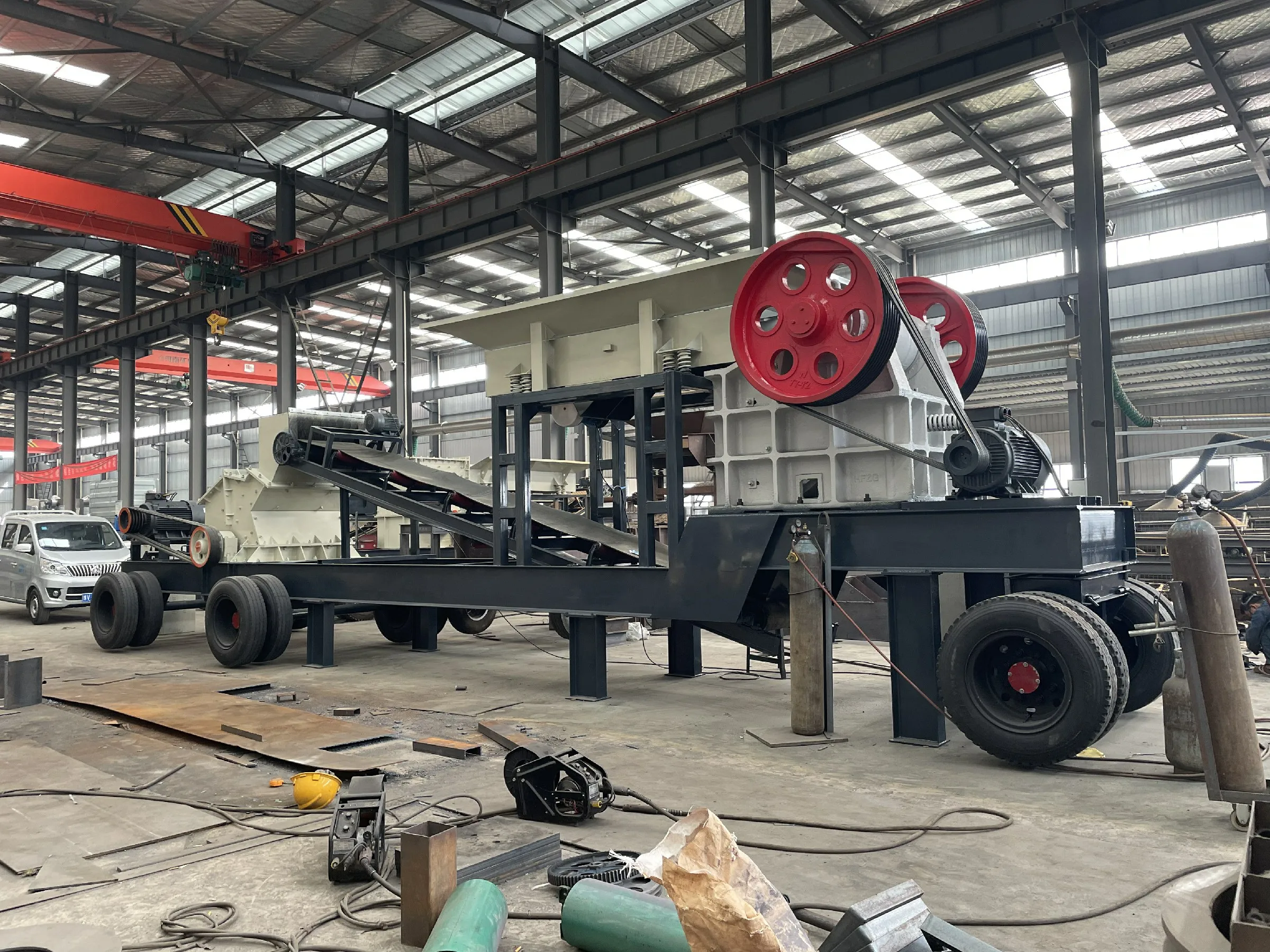 Manufacturer customized portable jaw crusher with vibrating feeder and belt conveyor