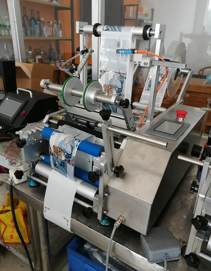 Semi Automatic Round Bottle Labeling Machine By Gofar Manufacturer