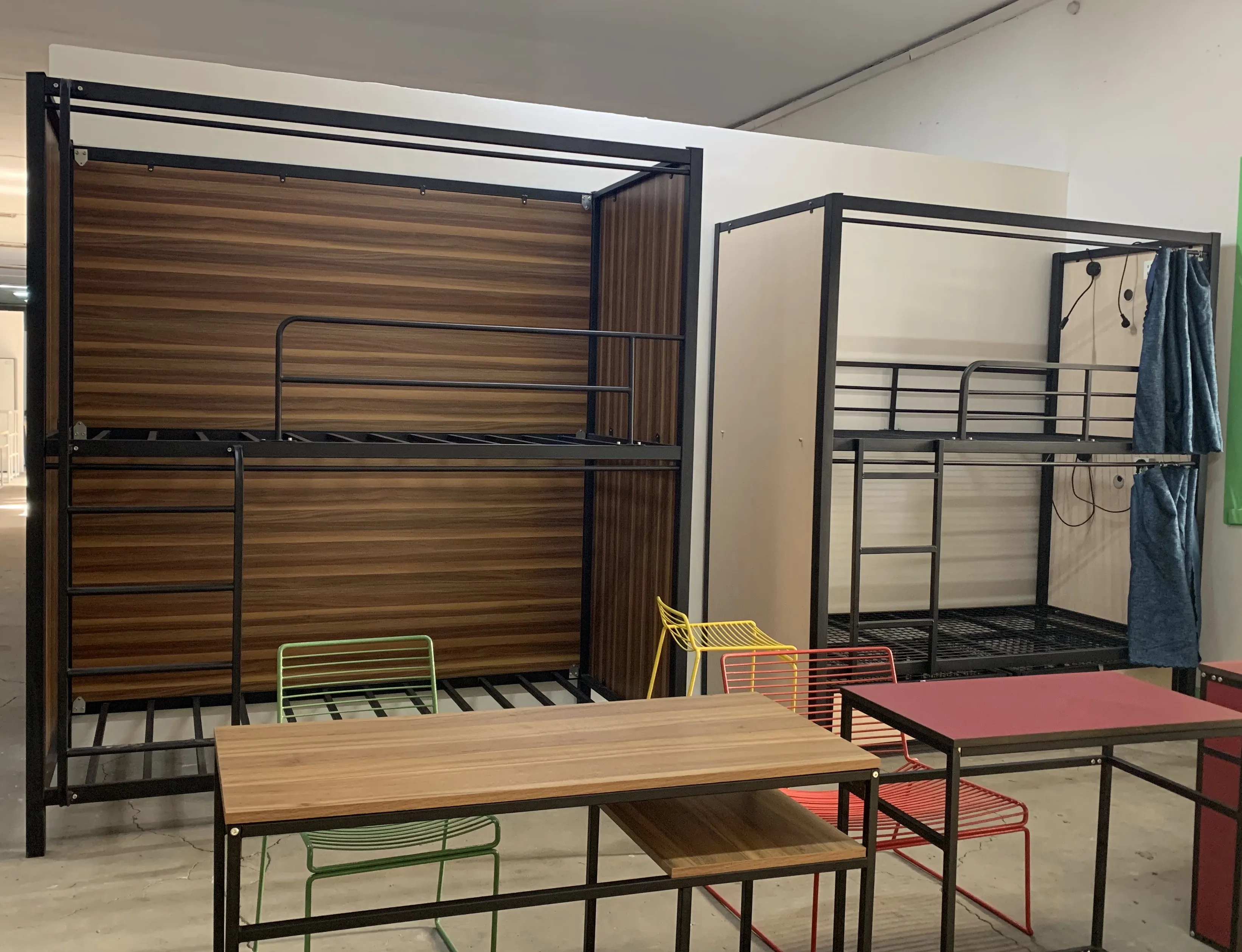 Hot sale single double soundproof capsule hotel bunk bed capsule bed sleeping pods sleep box manufacture