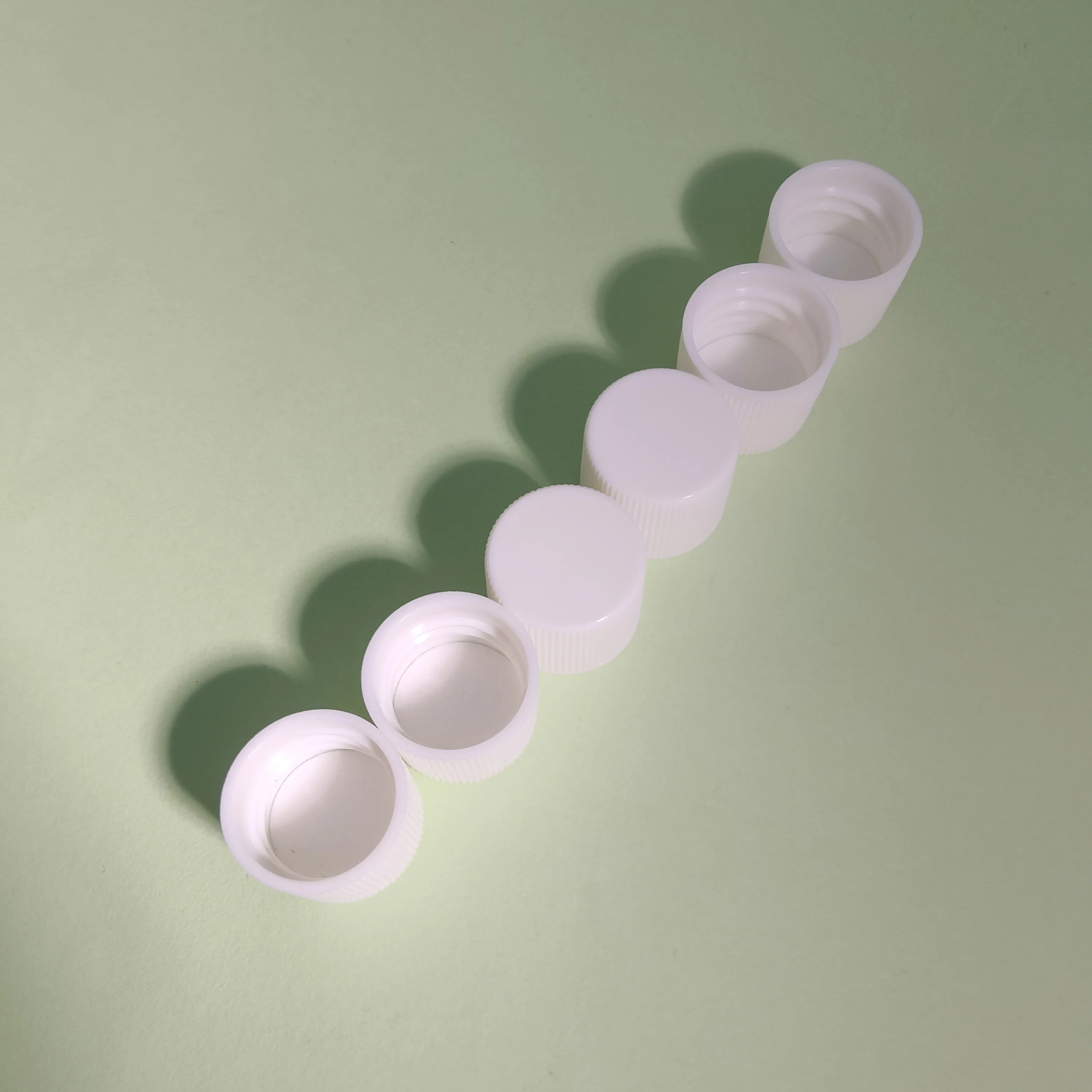 16MM Plastic PP Screw Cap Lid for Bottles & Closures