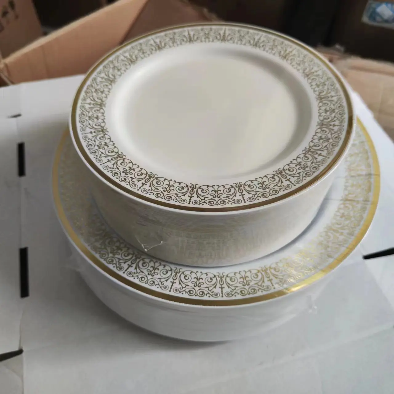 175PCS Gold Disposable Dinnerware Set (25 Guests) Plastic Plates,cutlery,cup,napkin for Party, Wedding, Party Supplies