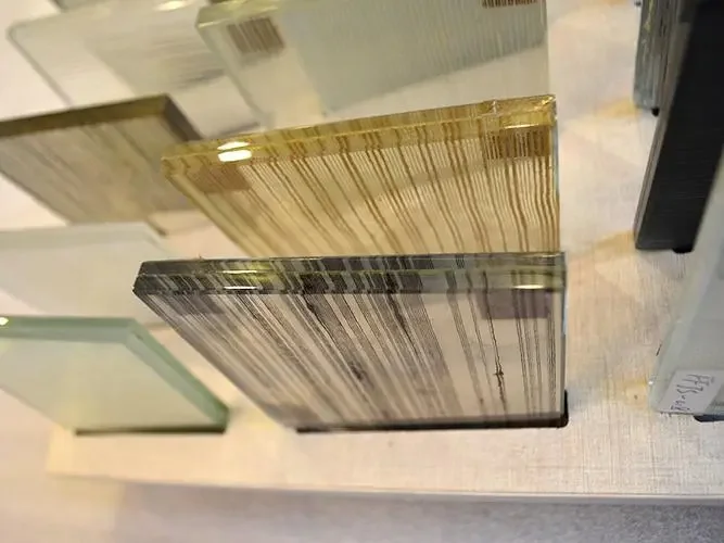 Fabulous Crystal White Anti Slip Safety Tempered Toughened Laminated Glass Floor Walkway Staircese Footbridge