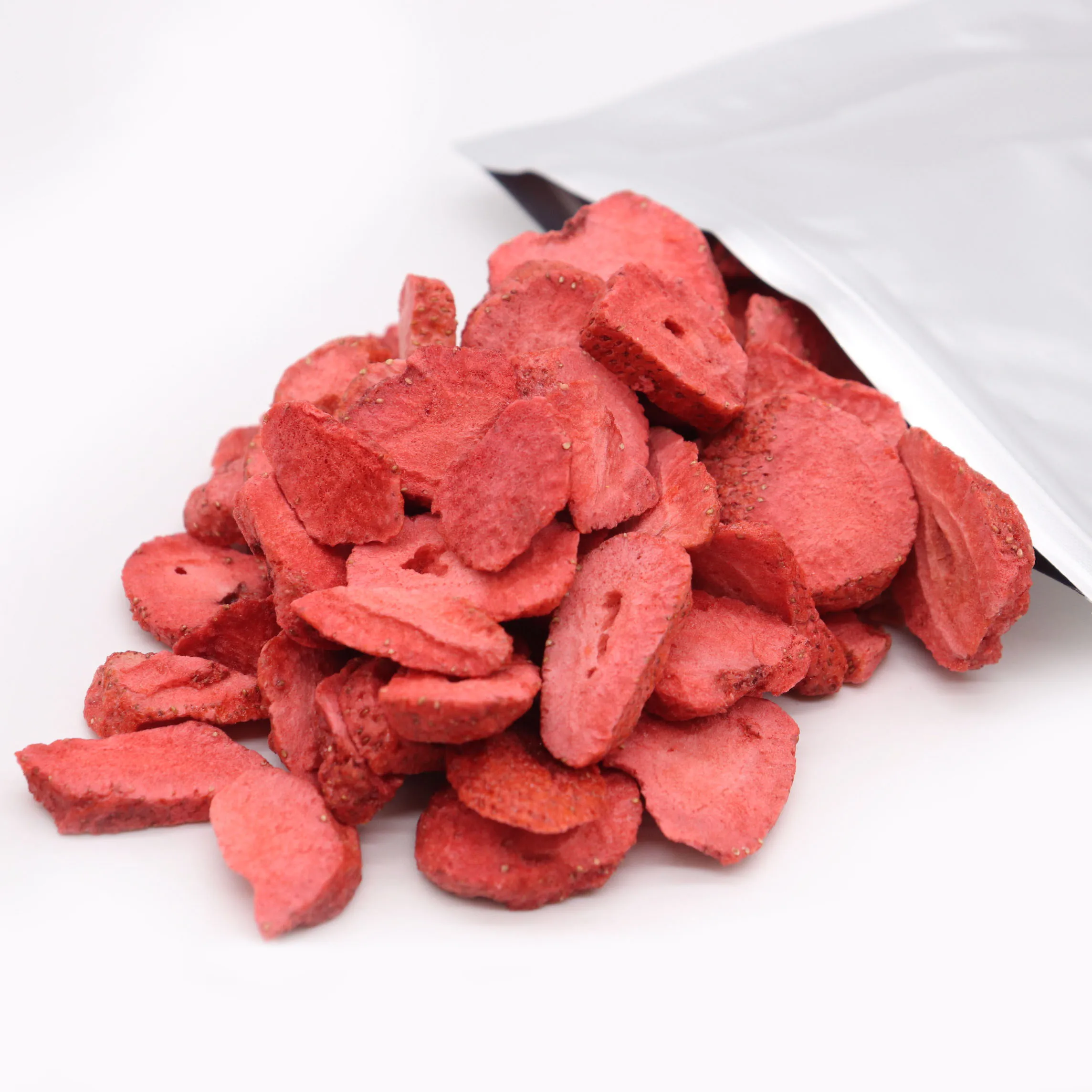 2021 Best Selling Lyophilized Strawberry Freeze Dry Fruit in Retail packaging Freeze Dried Fd Strawberry Without Sugar 20g/bag
