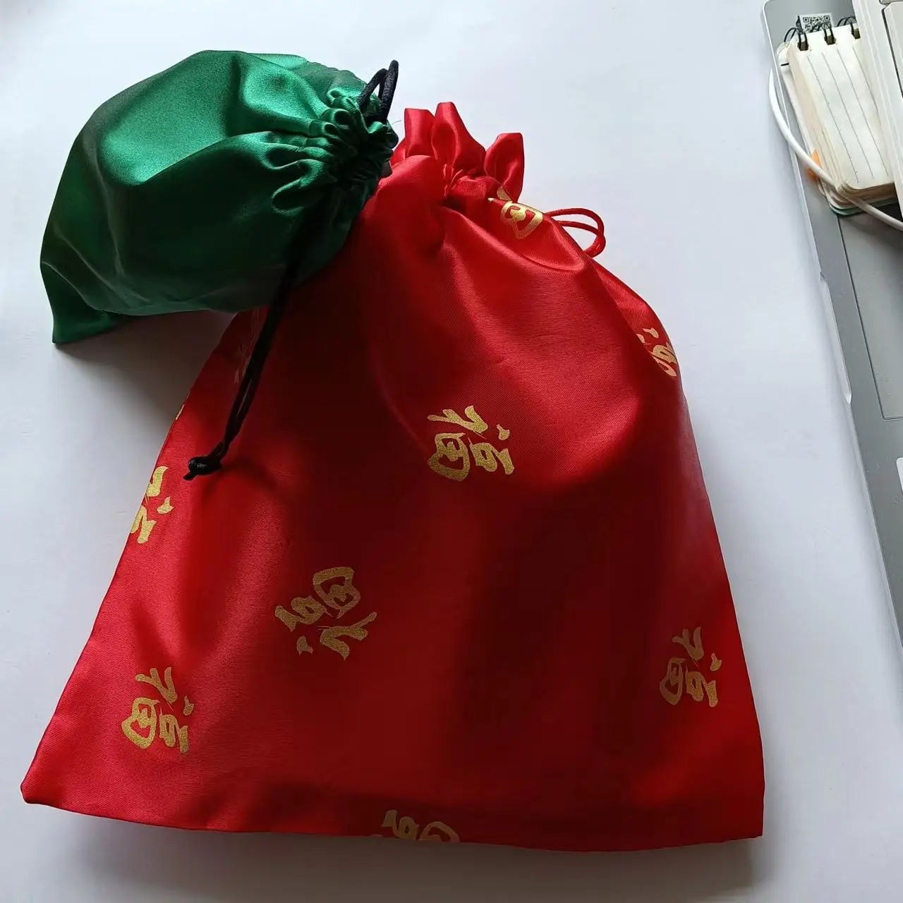 Wholesale Custom Pink/ Black Satin Bag Pouch With Drawstring custom logo satin bags