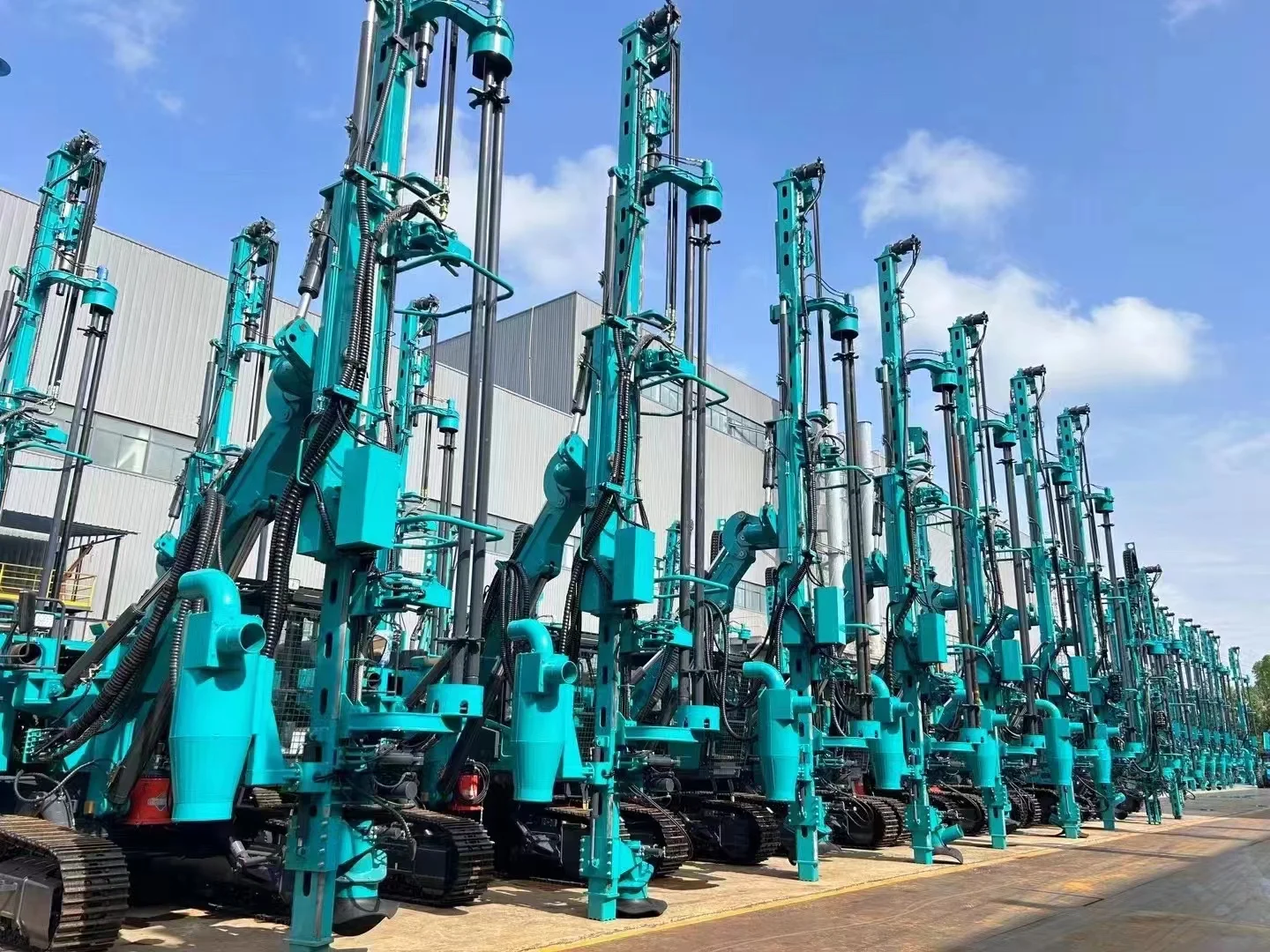 SUNWARD High Drilling Efficiency DTH Drilling Rig SWDE120S-3 90-138mm Drilling Diameter Down the Hole Drilling Rig