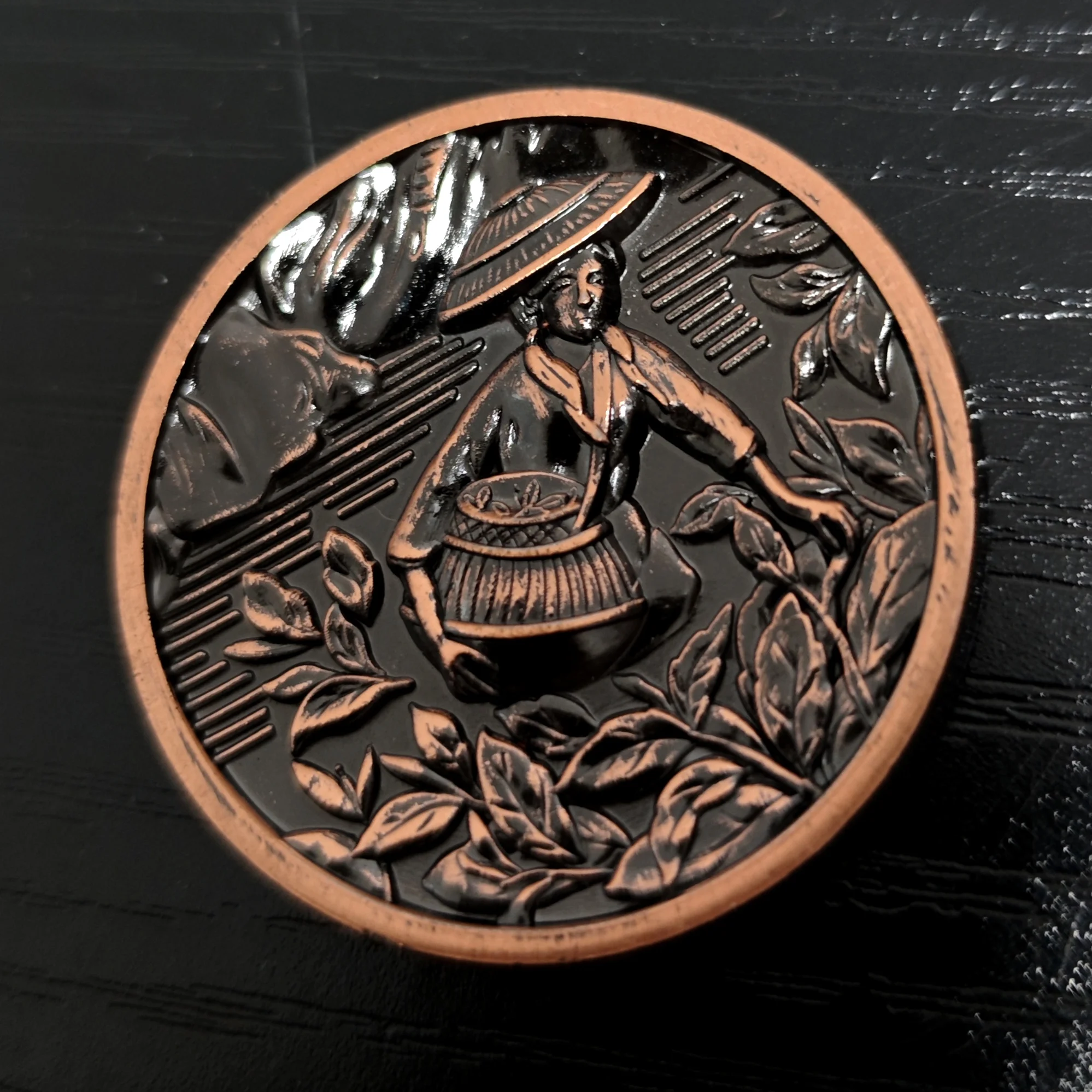 Old Texture Commemorative Coin Metal Souvenir Tea Garden Winery Brand Image with a Long History Full Rose