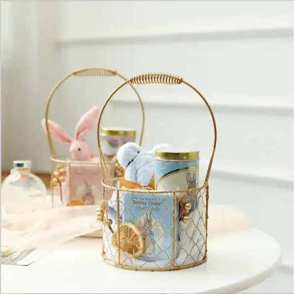 The New Portable Nordic Desktop Snack Fruit Sundries Gift Wrought Iron Metal Decorative Storage Wire Basket with Handle