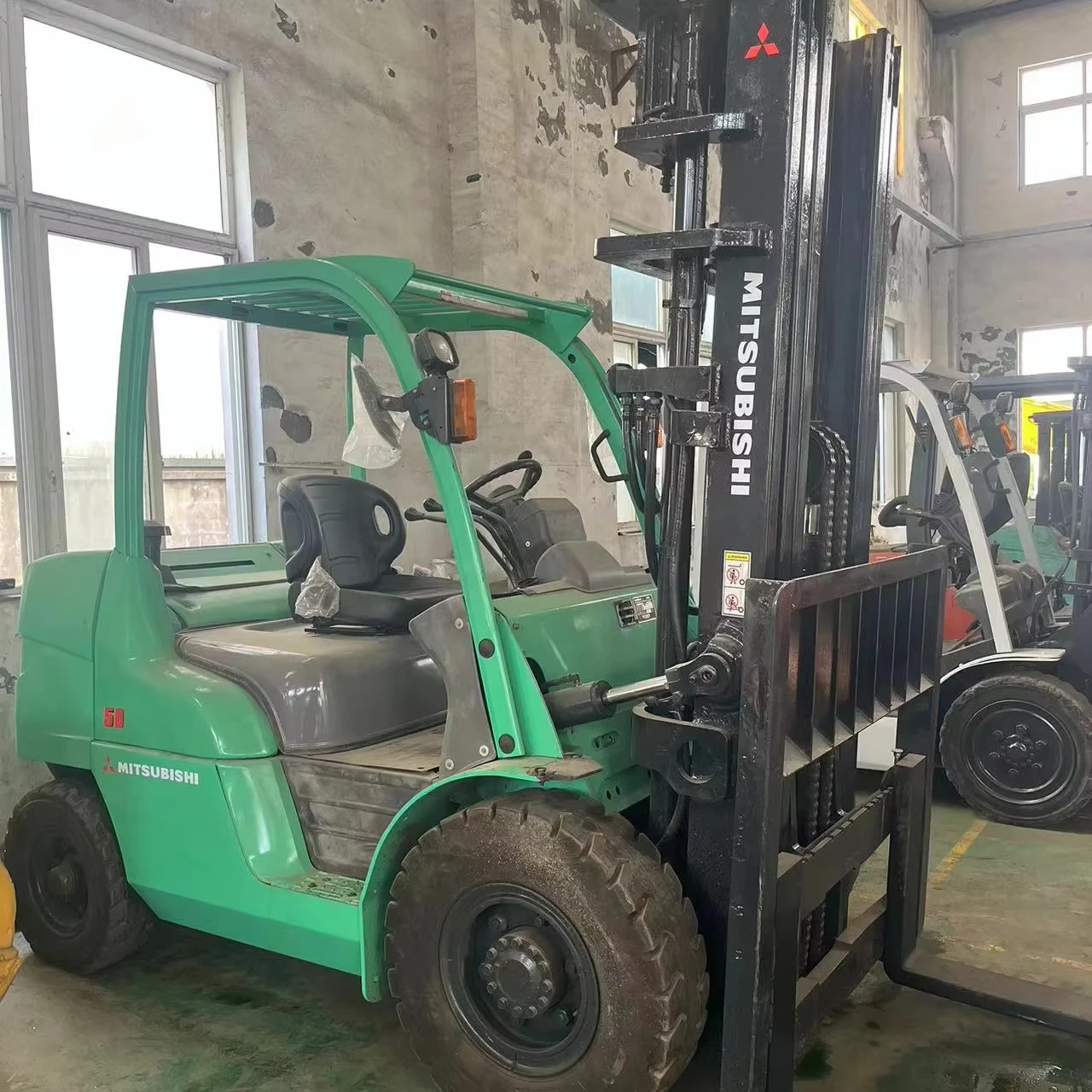 Mitsubishi FD50 5 Тонн Подержанный вилочный погрузчик 3 тонны 7 тонн 10 15 хорошее состояние низкая цена в наличии