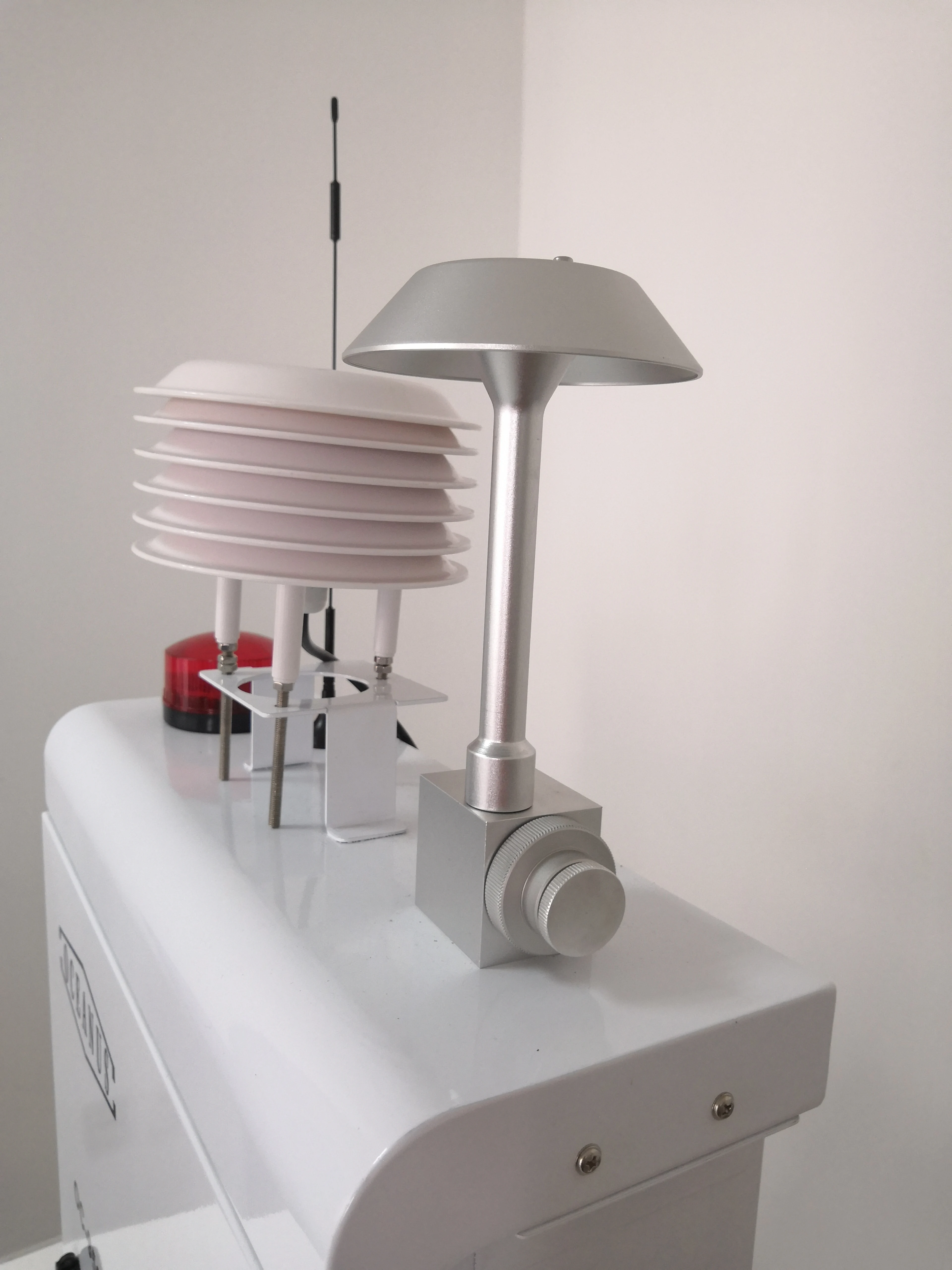 AQM-09 Air Quality Monitor Equipment For PM2.5 PM10 CO SO2 O3 CO2 H2S with cloud platform and data