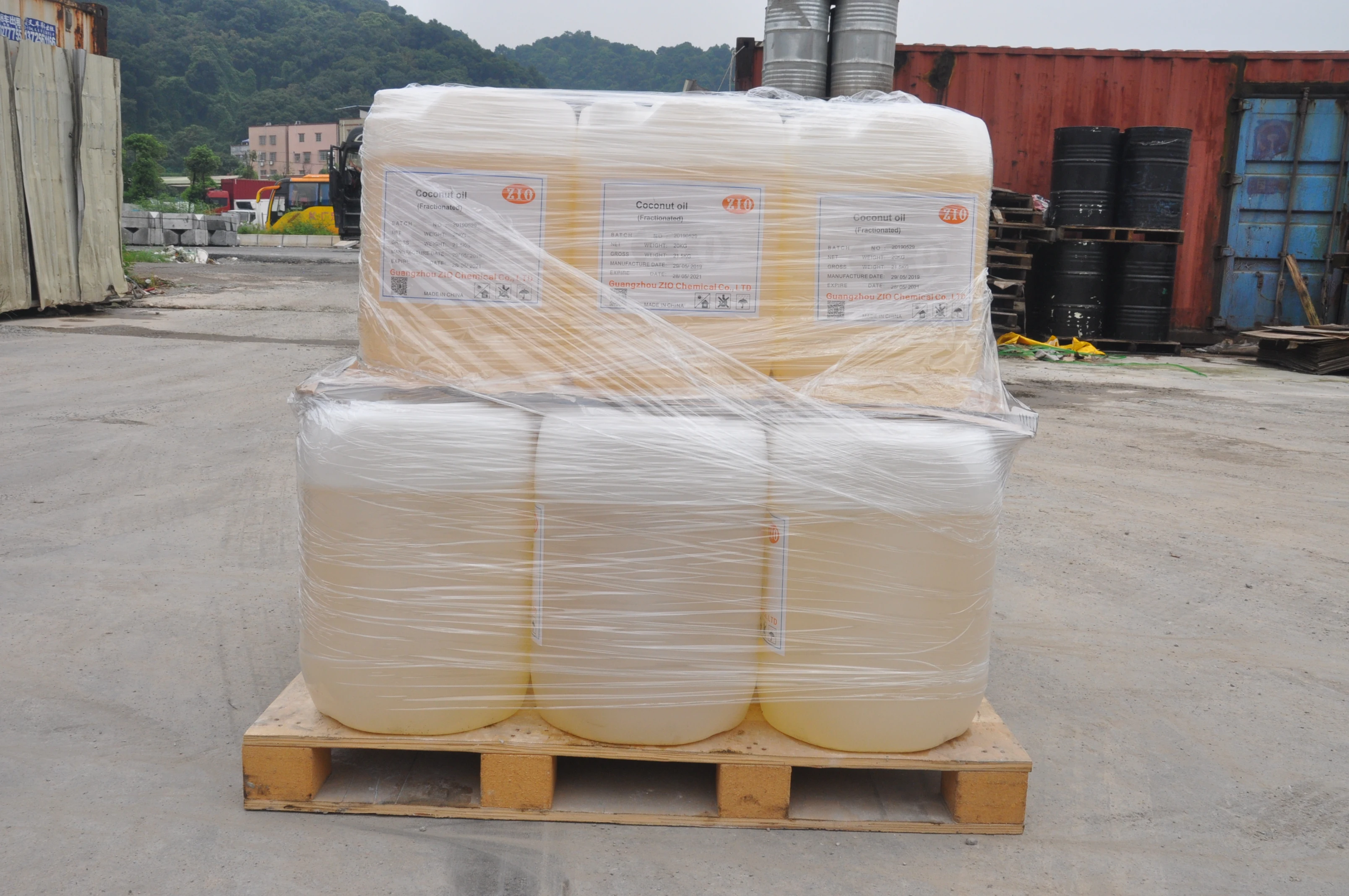 
High quality fractionated coconut oil in bulk Price from Guangzhou ZIO Chemical Co.,Ltd 