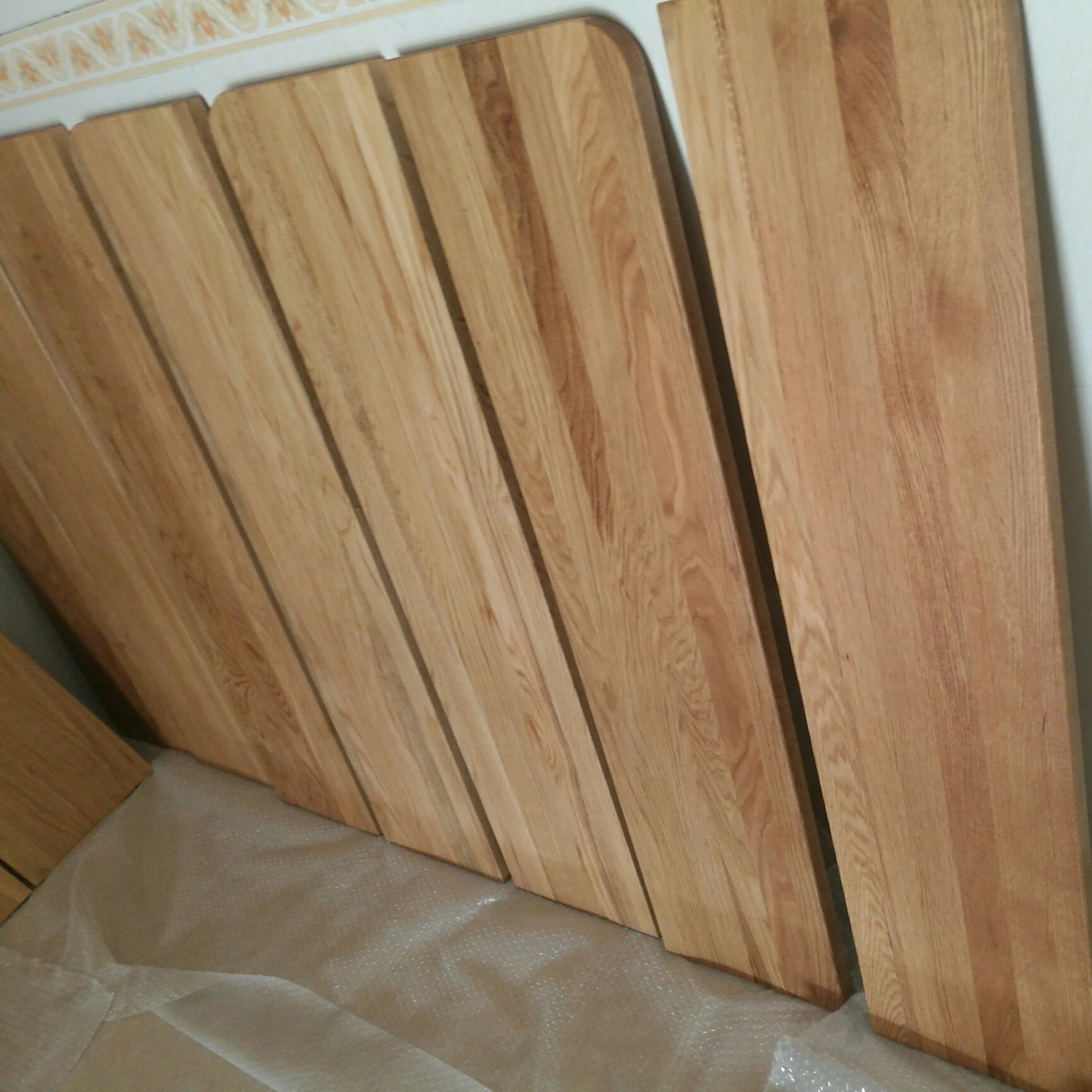 High Quality Wholesale Price Customizable Size Solid Wood Rubber Wood Red Oak Wooden Stair Treads