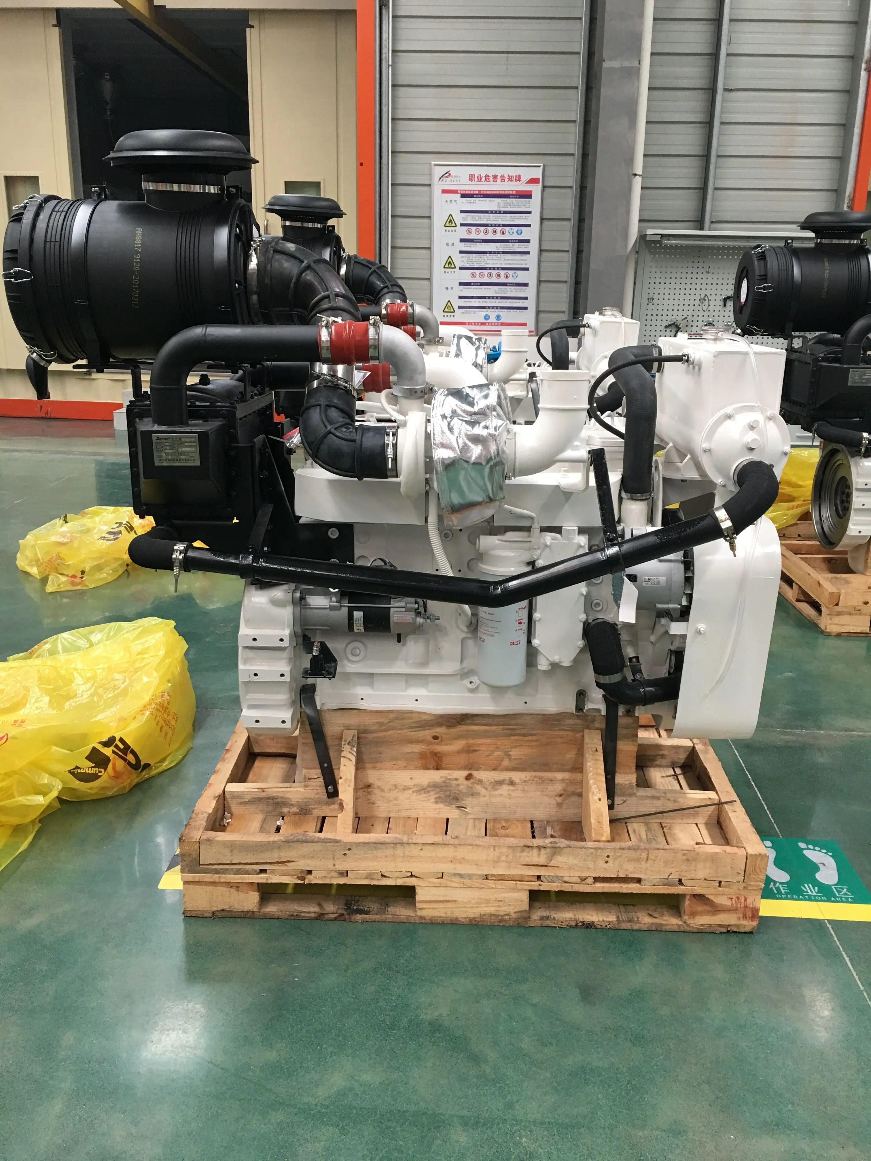 DCEC Brand New 6 Cylinders In Line 150HP Marine Propulsion Boat Engines 6BTA5.9 With 120C Gearbox