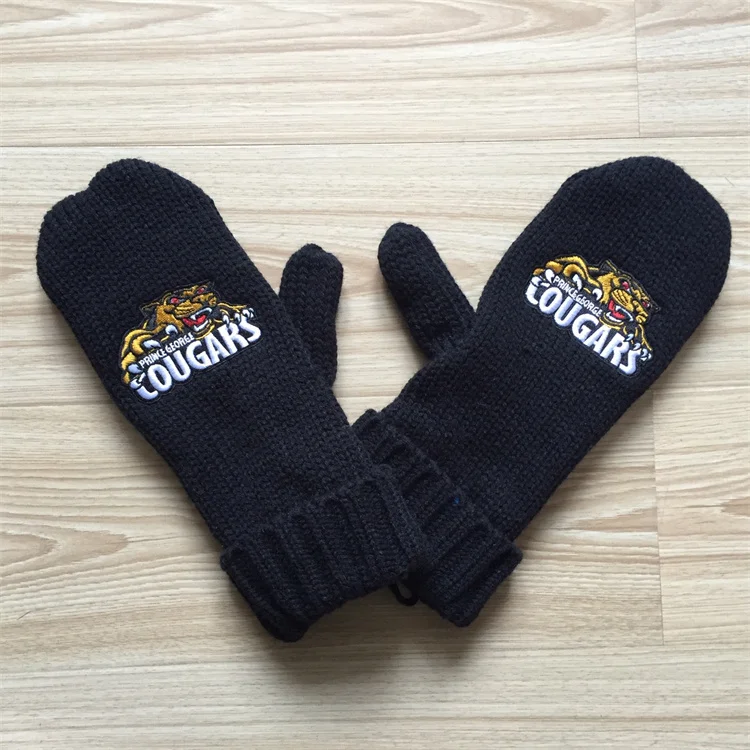 China manufacturer OEM  women winter wool hand knitted snowflake mittens gloves