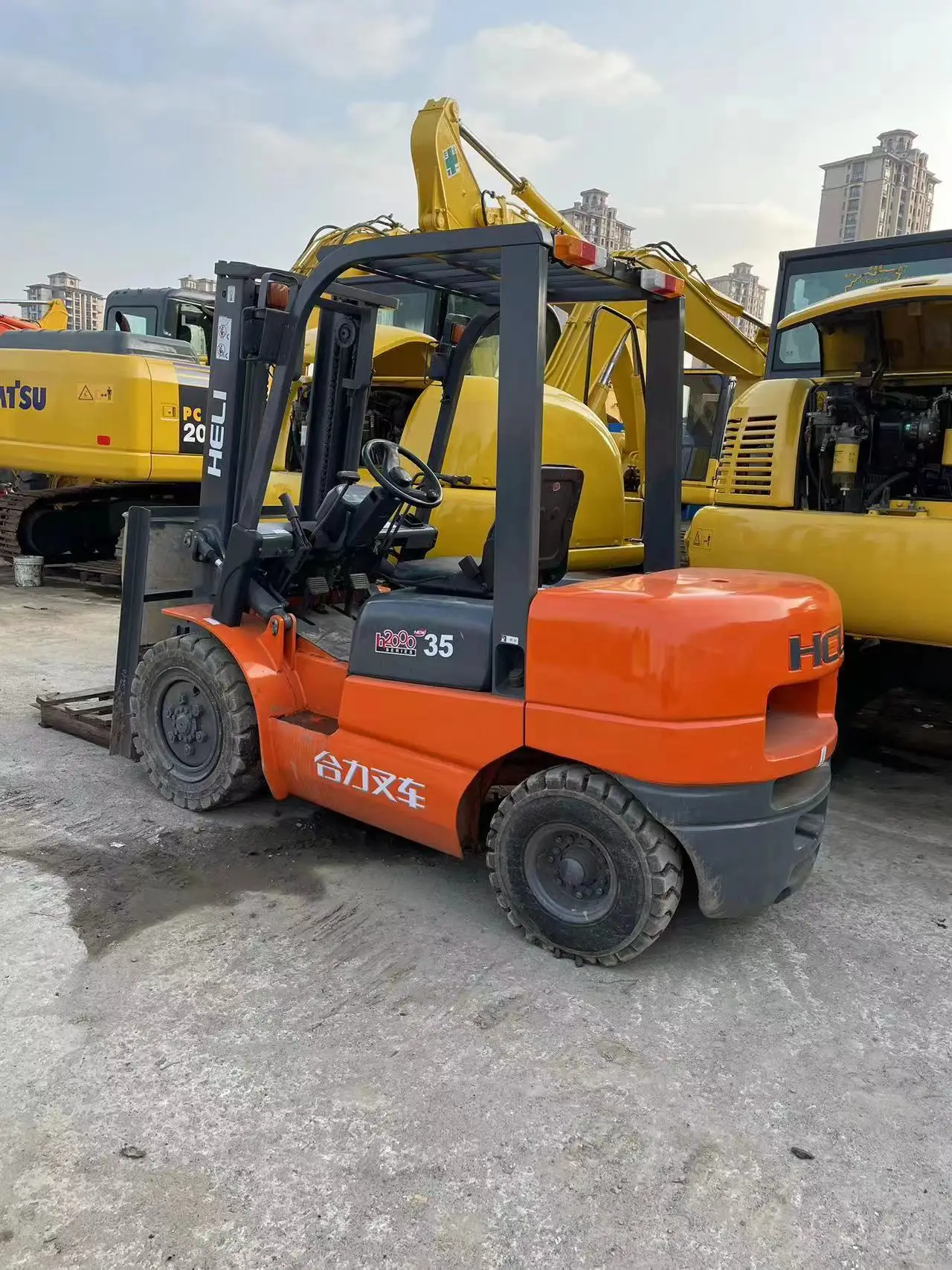 Used 3.5 tons Chinese brand Heli 35 forklift with strong engine diesel Heli 35 forklift with less working hours