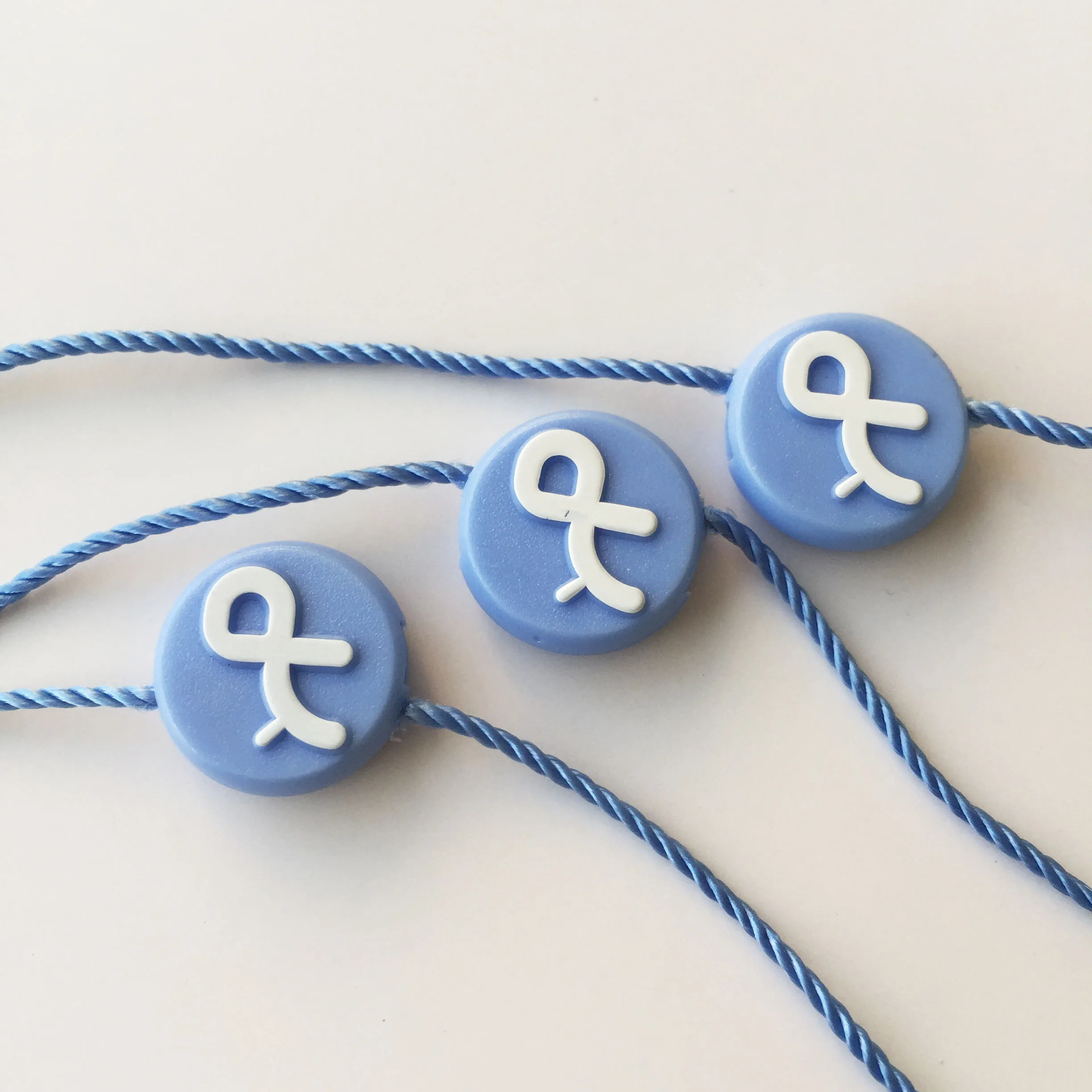 Very Cheaper Custom Plastic Seal Hang Tags String With Logo