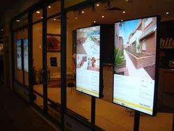 55 inch Floor Standing Ultra Bright LCD Real Estate Digital Displays Android Network Window Advertising Display Screen