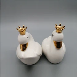 Wholesale price home decor white porcelain swan wih gold crown