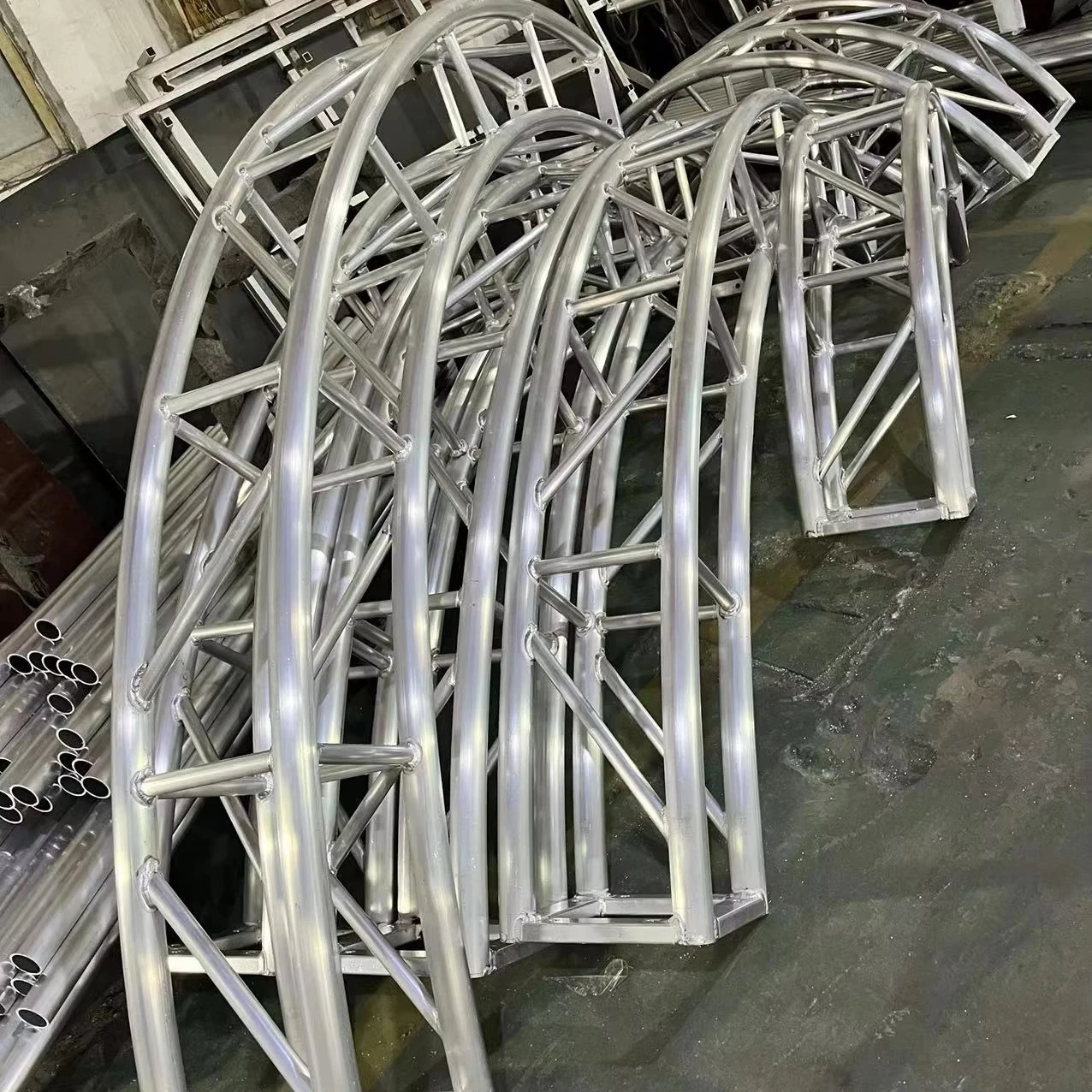 Aluminum Square and Triangle Bolt Stage Display Truss for Concert for Enhancing Stage Lighting Effects