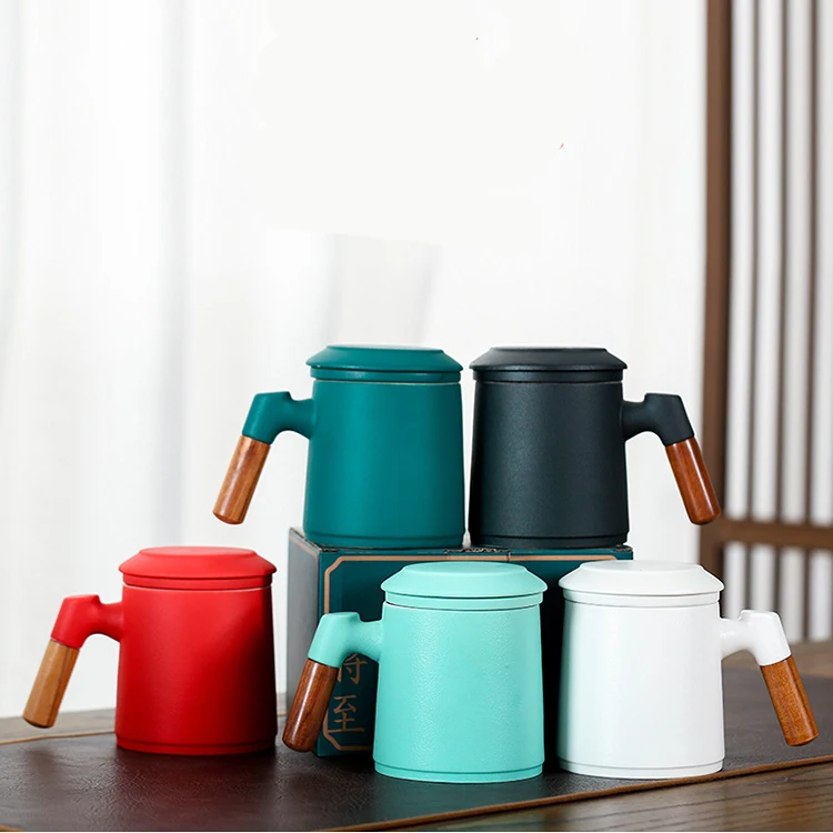 Custom Logo Ceramic Tea Cup Glazed Ceramic Mug with Wood Handle and Tea Strainer