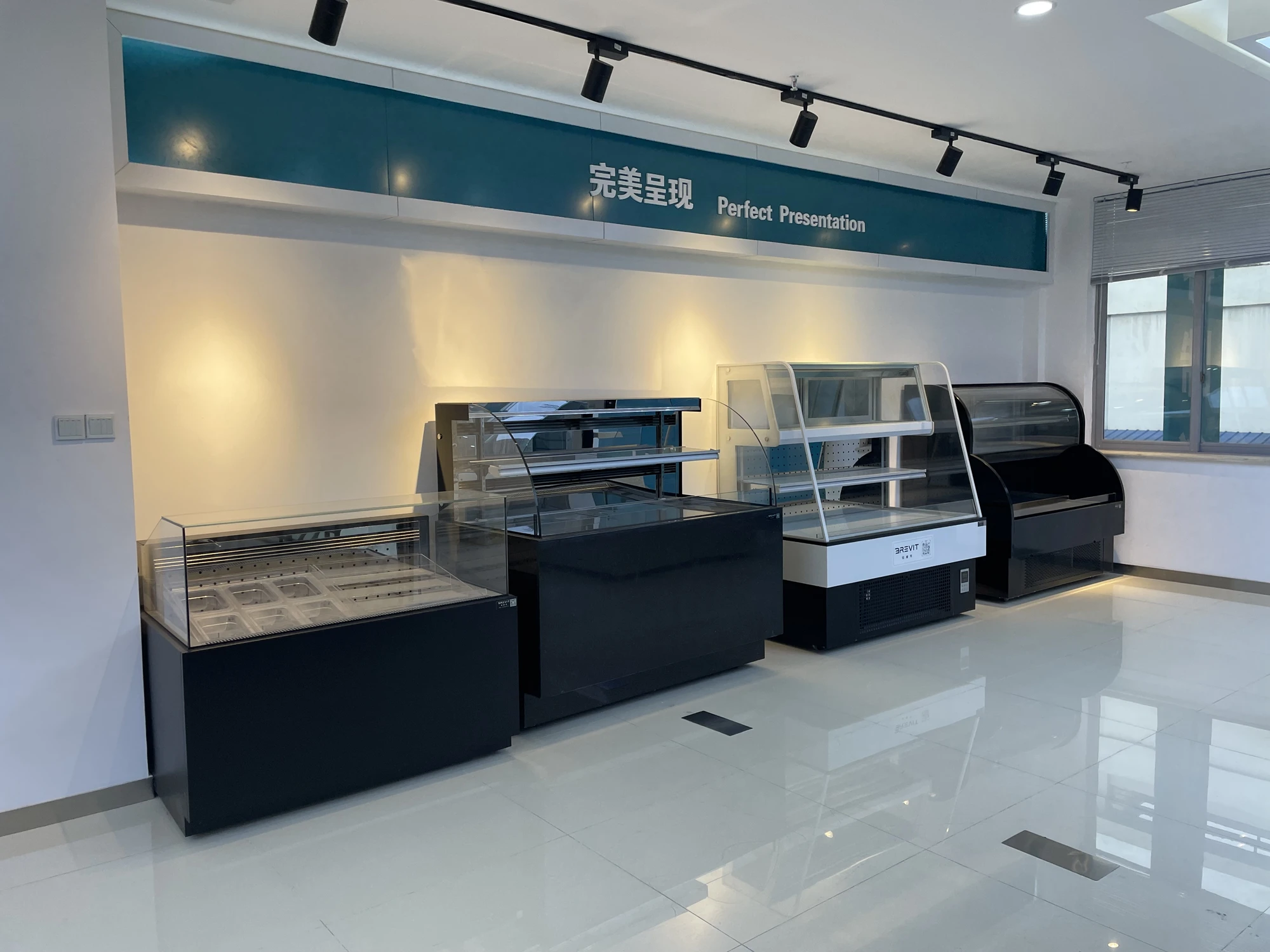 Refrigerator Chiller Freezer Cake Display Fridge for Bakery Stands Front and Rear Door Opening Brevit showcase Cabinet