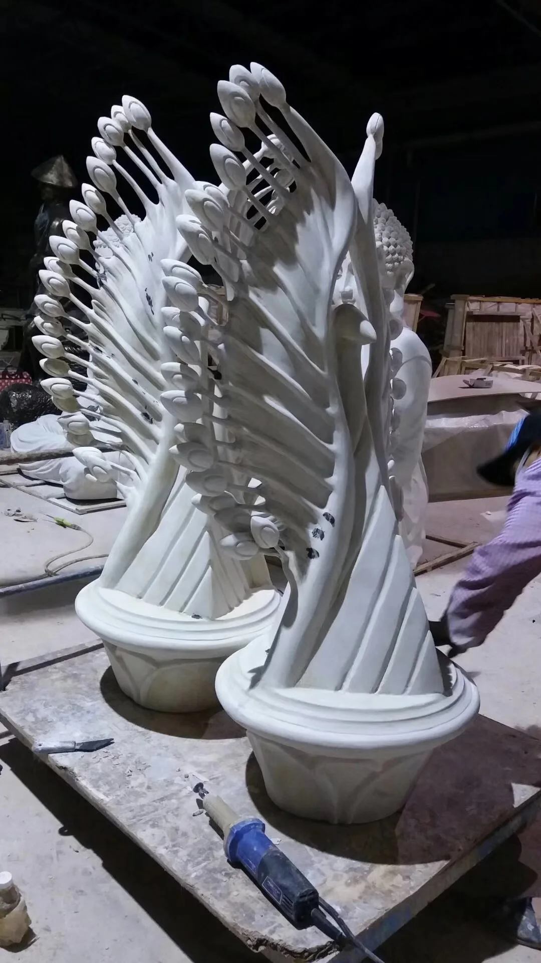 Garden Metal/Fiberglass Hot Selling Good-looking and affordable modern art statues and sculptures
