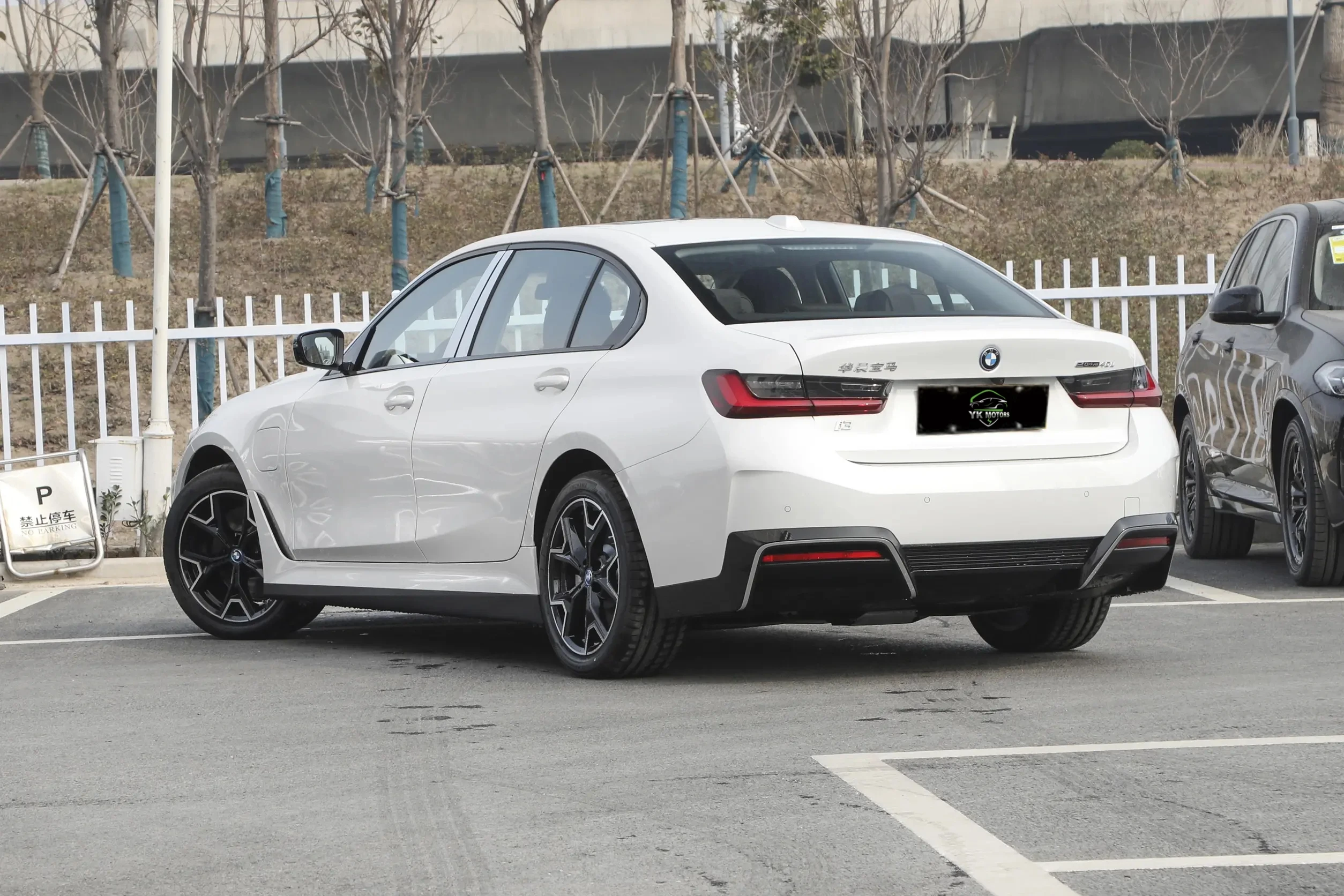 2023 Production  i3 Electric Cars 35L Fast-charged Electric Automobile 210 kW Midsize Limousine New Energy Vehicles