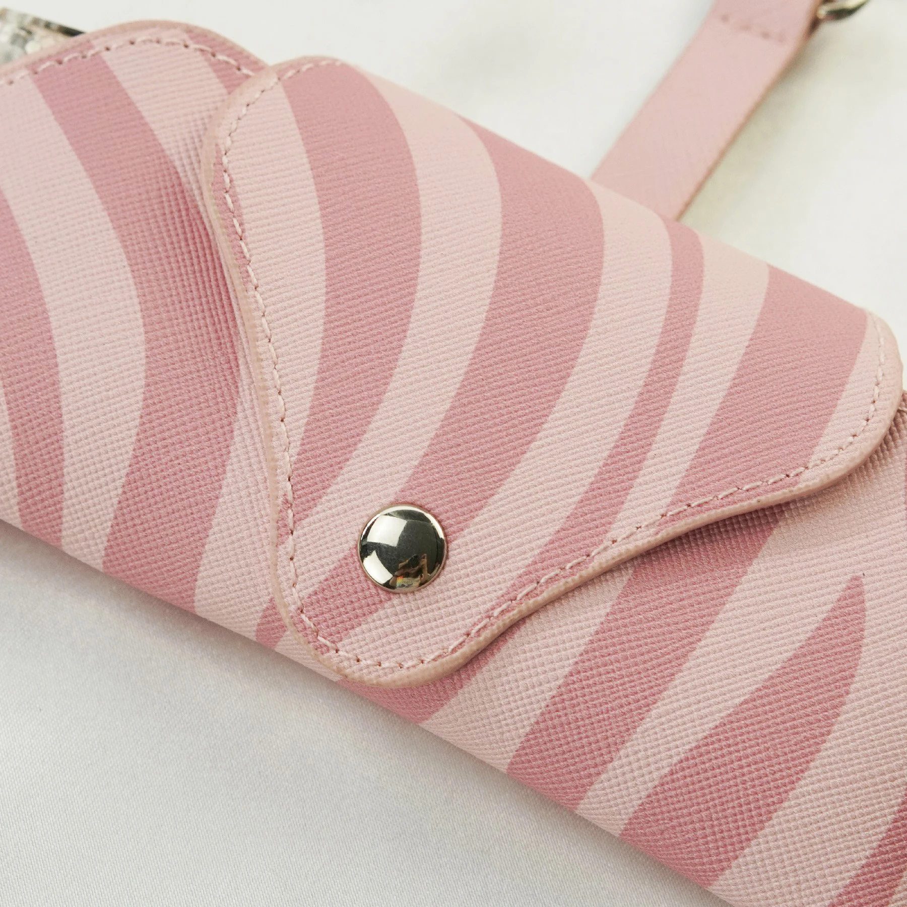 Custom Portable Handmade PU Leather Glasses Bag with Lanyard Hanging Sunglasses Pouch Simple Sunglasses Case