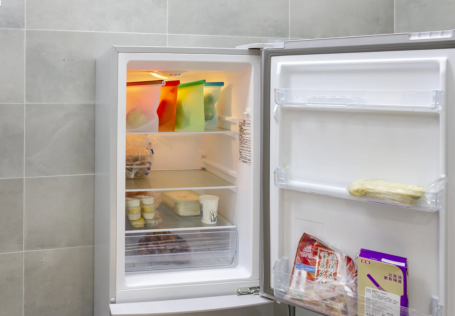 
Food grade reusable food preservation silicone storage bag for sandwiches vegetable fruit meat milk 