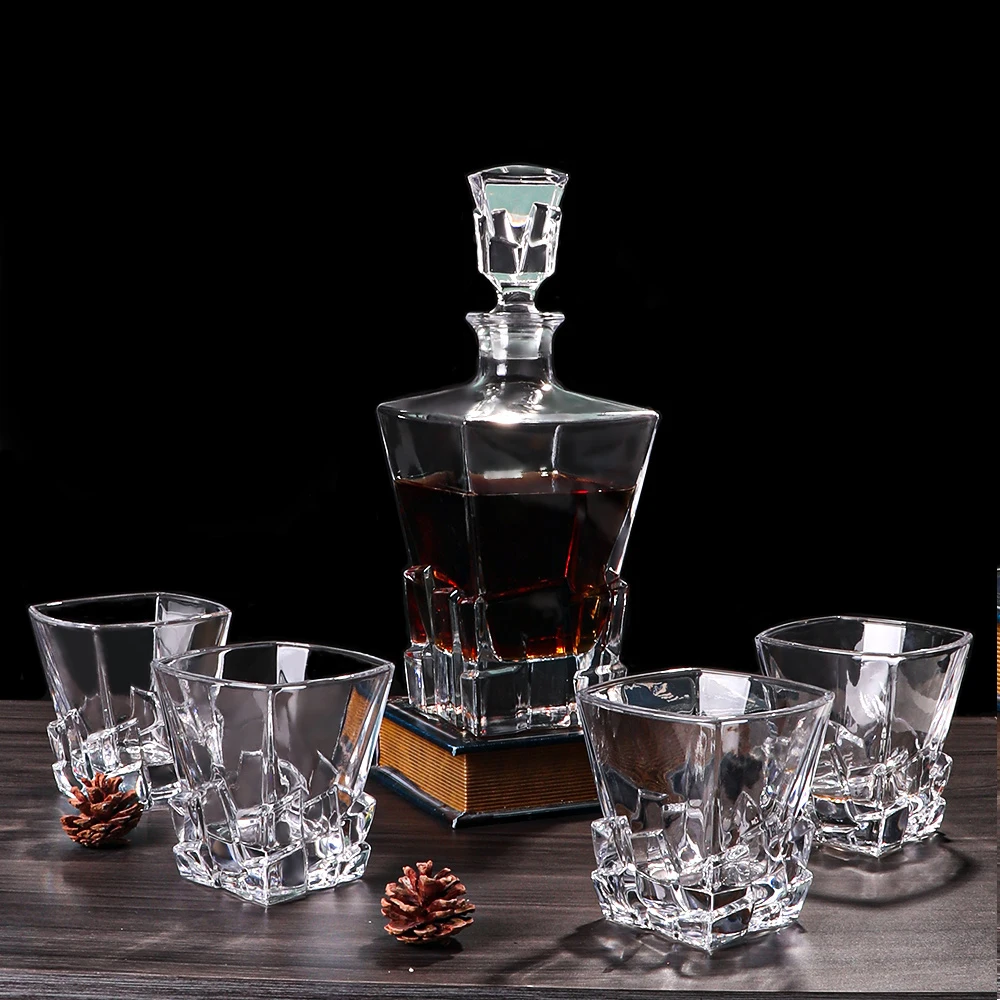 Hot Selling Glass Whisky Decanter Cheap Engraved Design Decanters Whisky glass sets