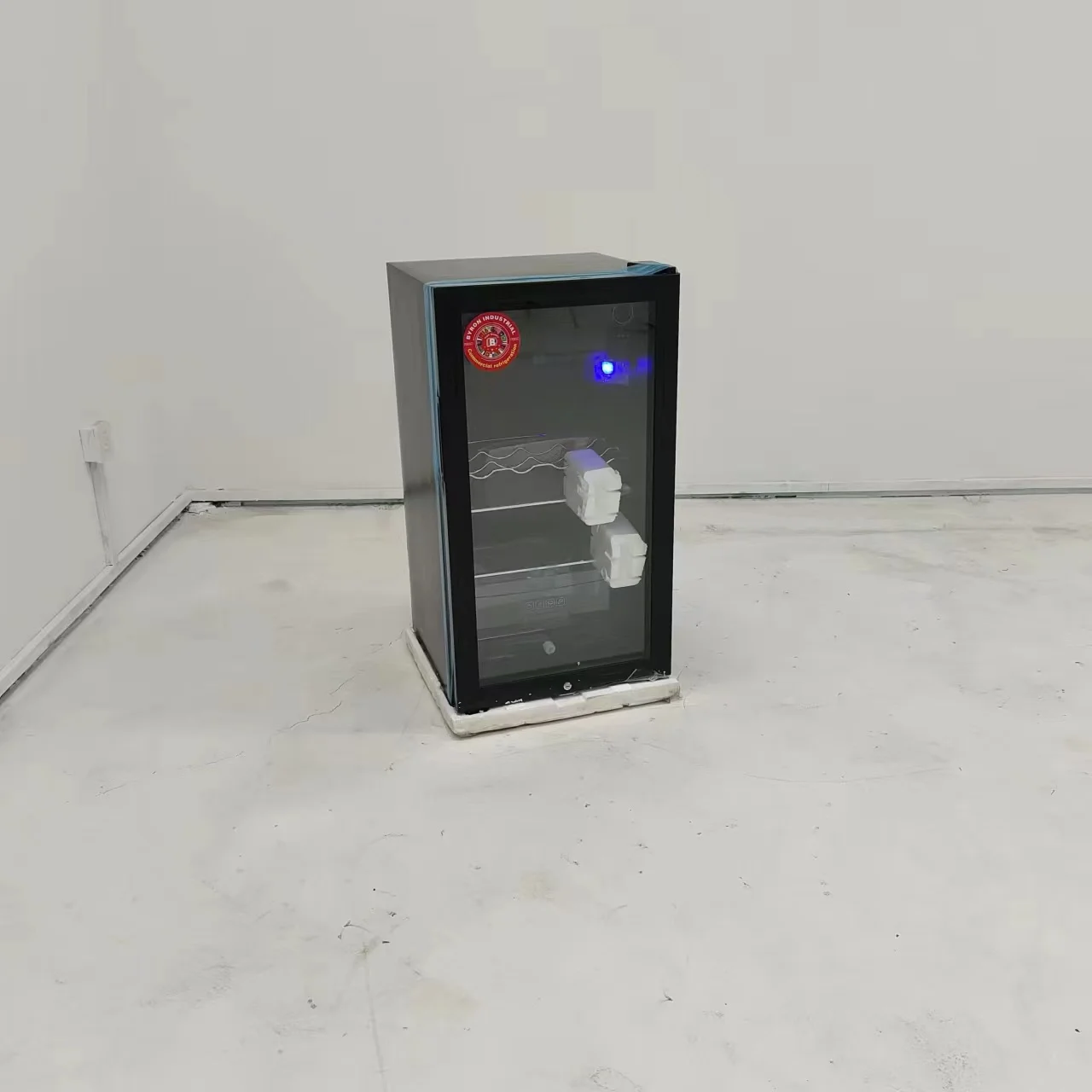 Best Selling China Manufacturer Hotel Home Office Use Mini Refrigerator Glass Door Drink Refrigerator