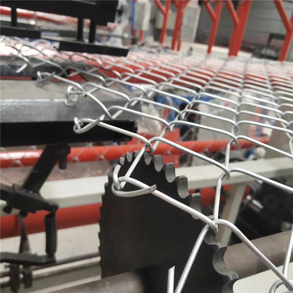 India Fully automatic spare parts manufacture price Diamond pvc wire mesh chain link fencing net making machine in