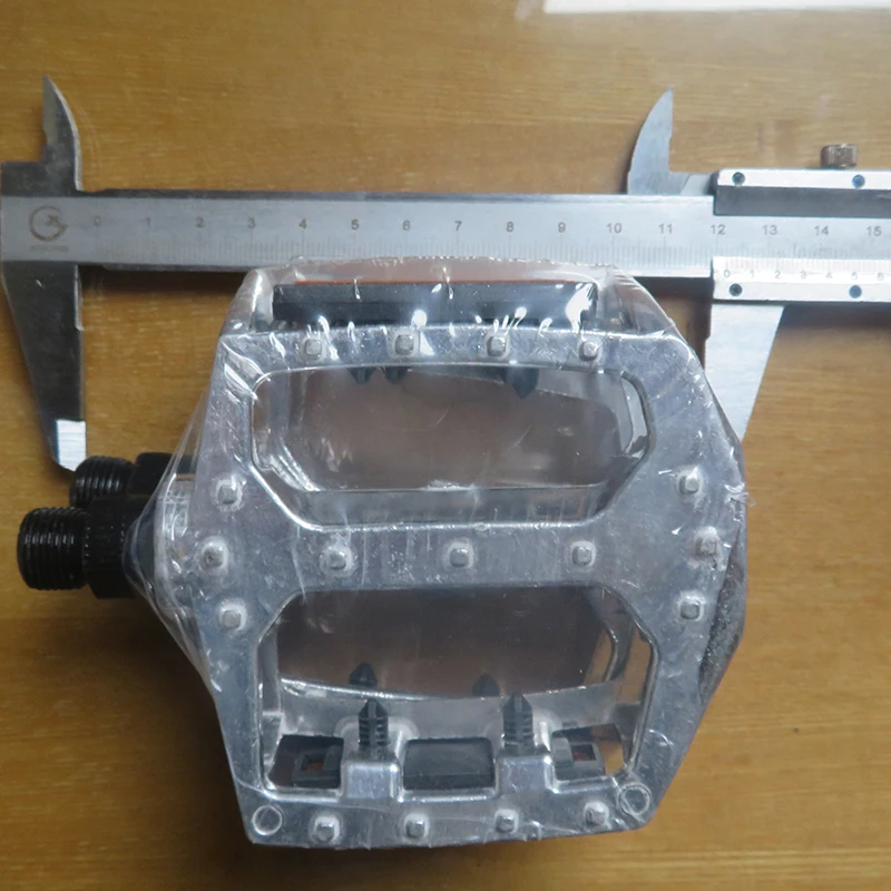 china bicycle parts silver color bicycle pedal aluminum alloy good quality  road bike pedal adult bicycle pedal