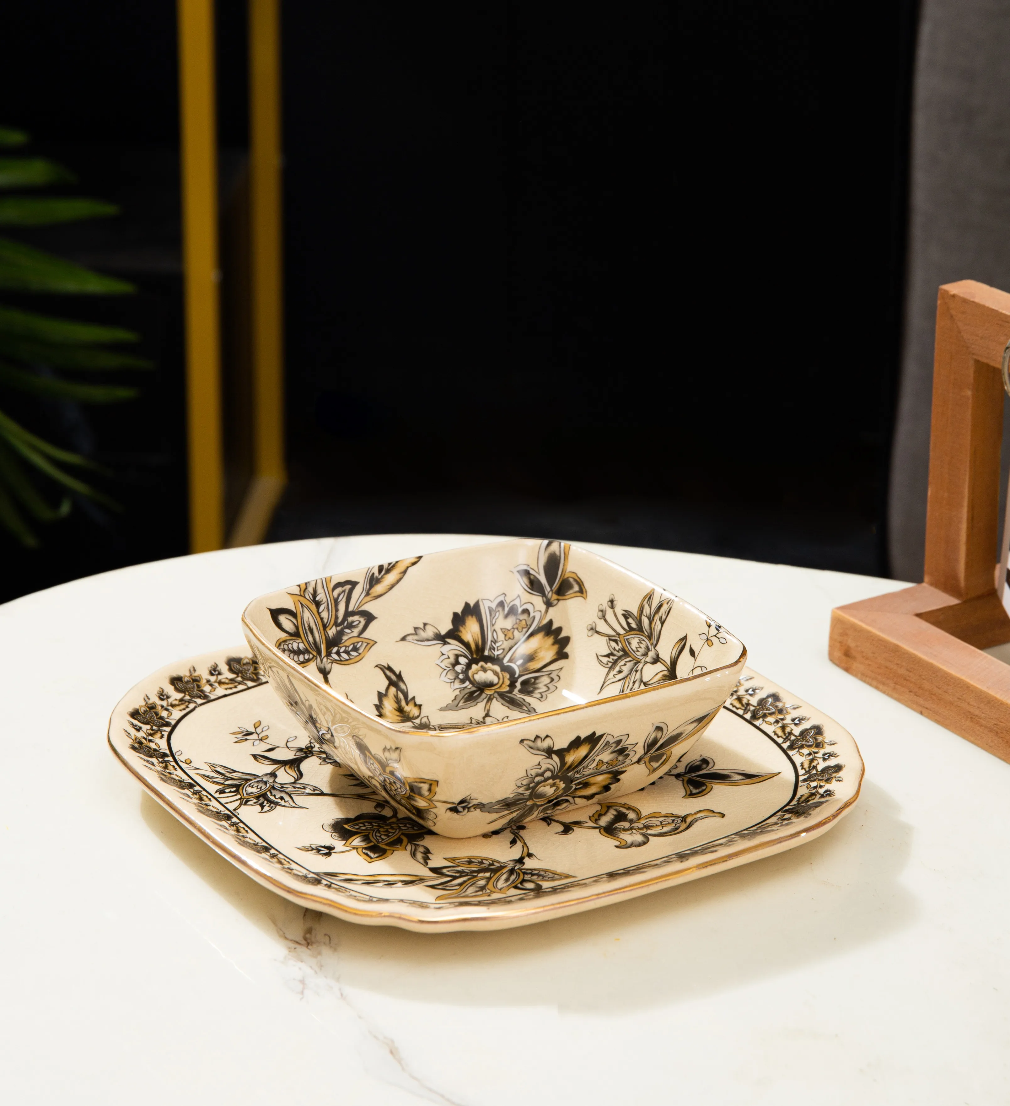 China manufacture high quality retro style handmade the middle east style luxury fruit plate bule flower pattern ceramic plate